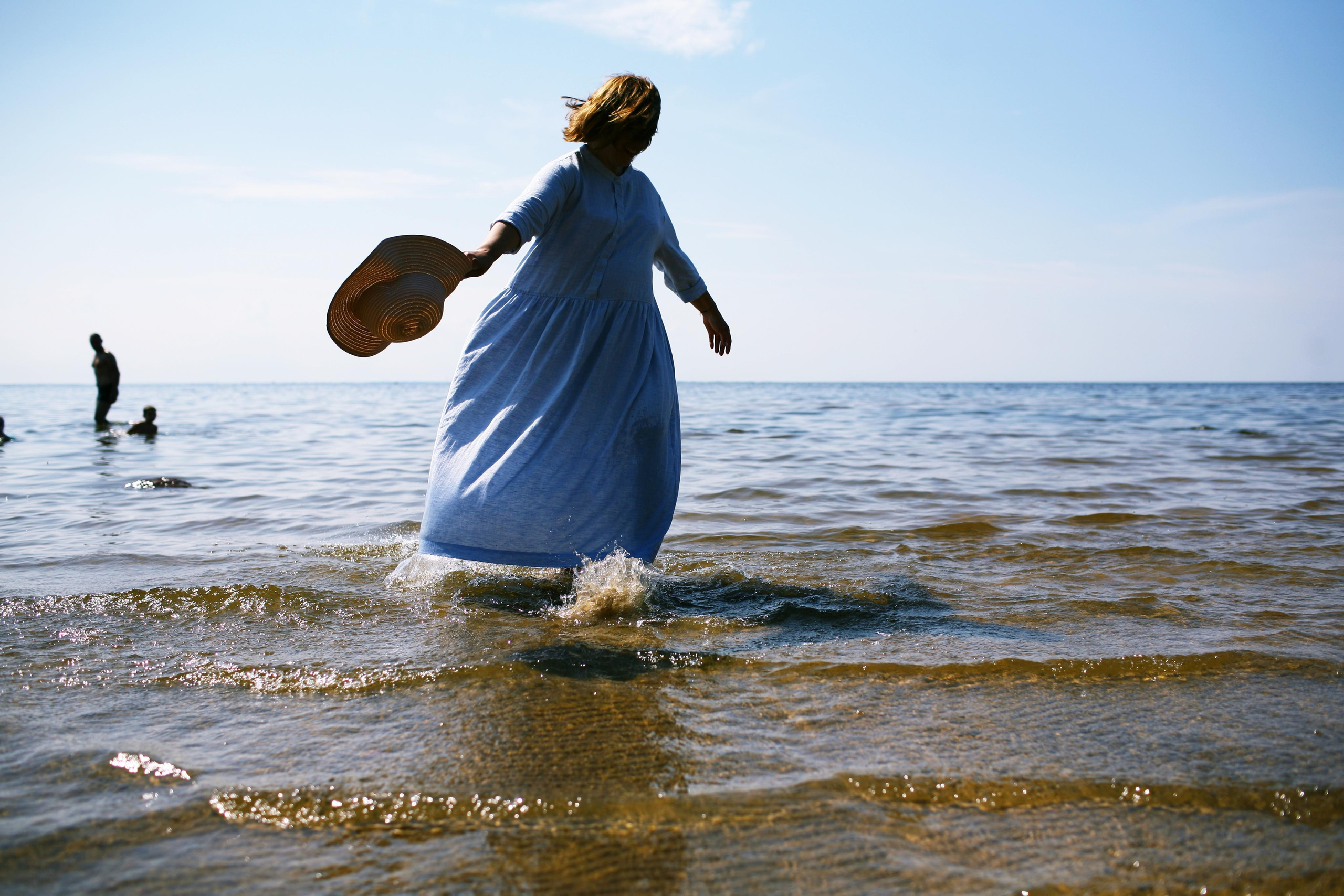 Anna, be herself. Water and sun. Victoria Dini. Art photography in London / Folkestone, UK