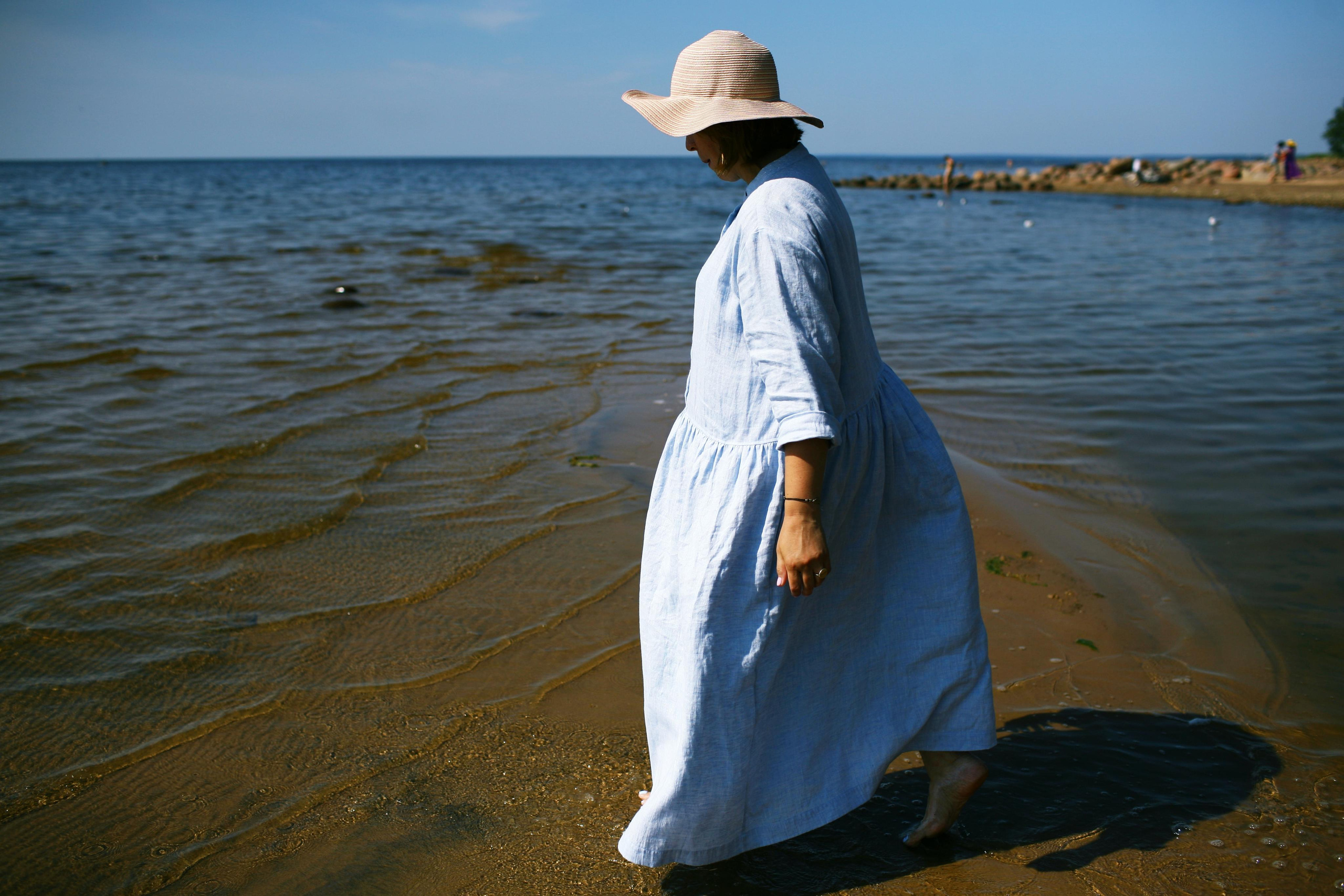 Anna, be herself. Water and sun. Victoria Dini. Art photography in London / Folkestone, UK