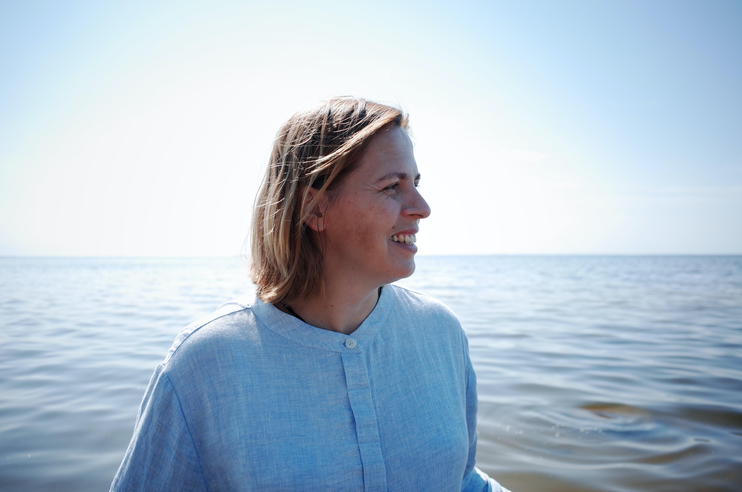 Anna, be herself. Water and sun. Victoria Dini. Art photography in London / Folkestone, UK