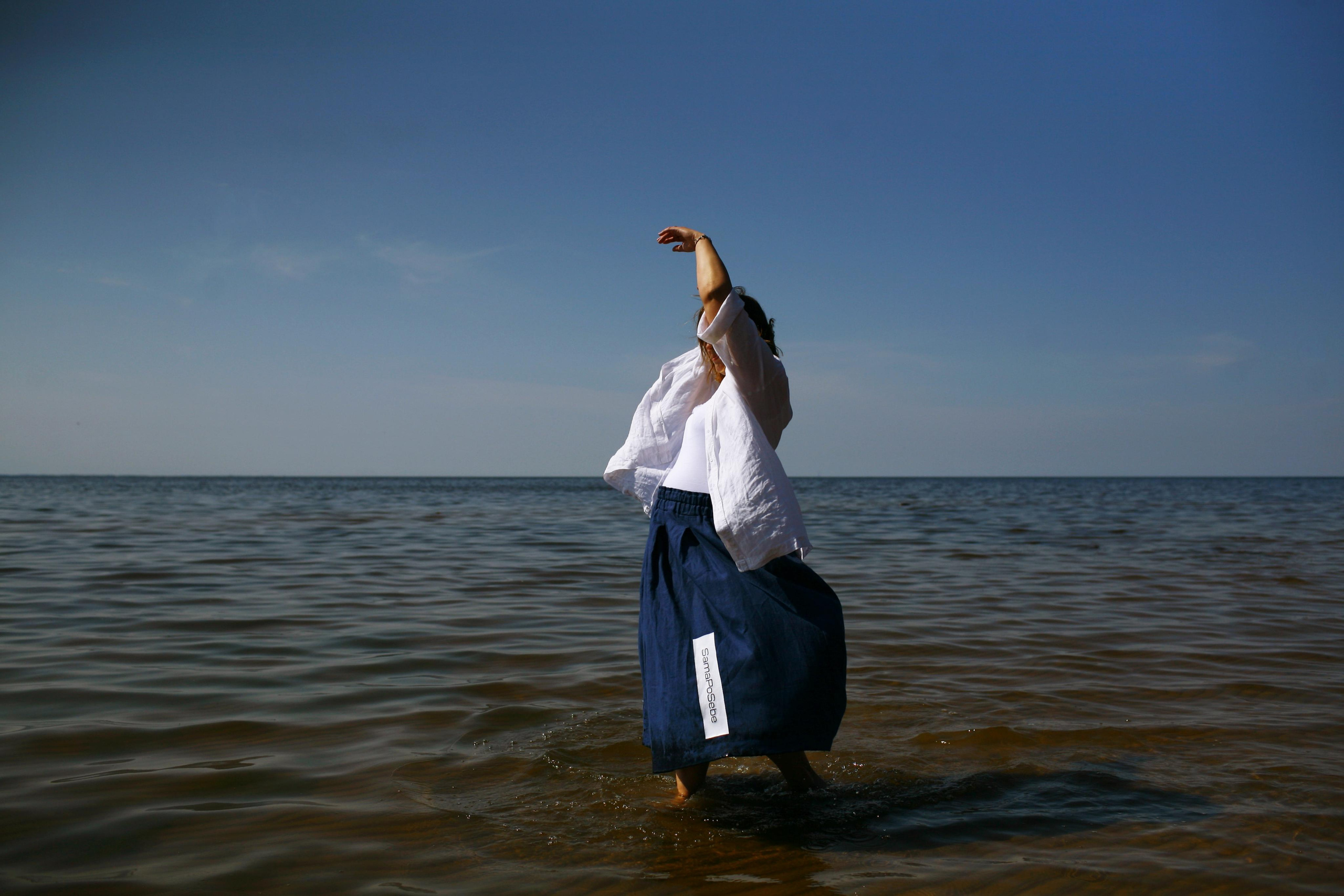 Anna, be herself. Water and sun. Victoria Dini. Art photography in London / Folkestone, UK