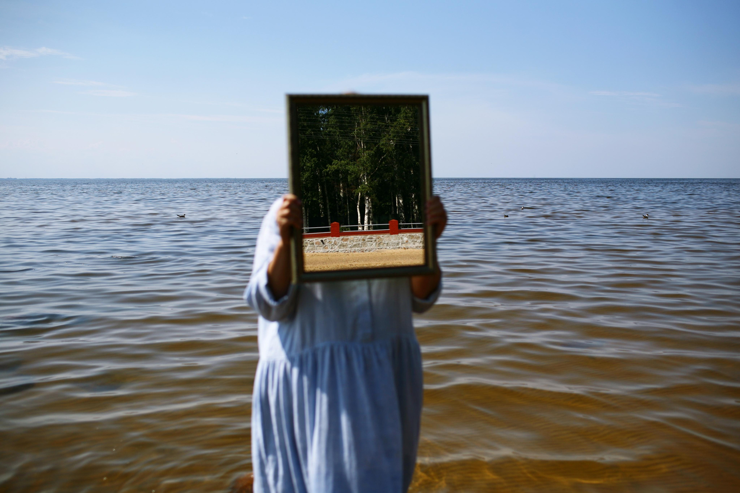 Anna, be herself. Water and sun. Victoria Dini. Art photography in London / Folkestone, UK