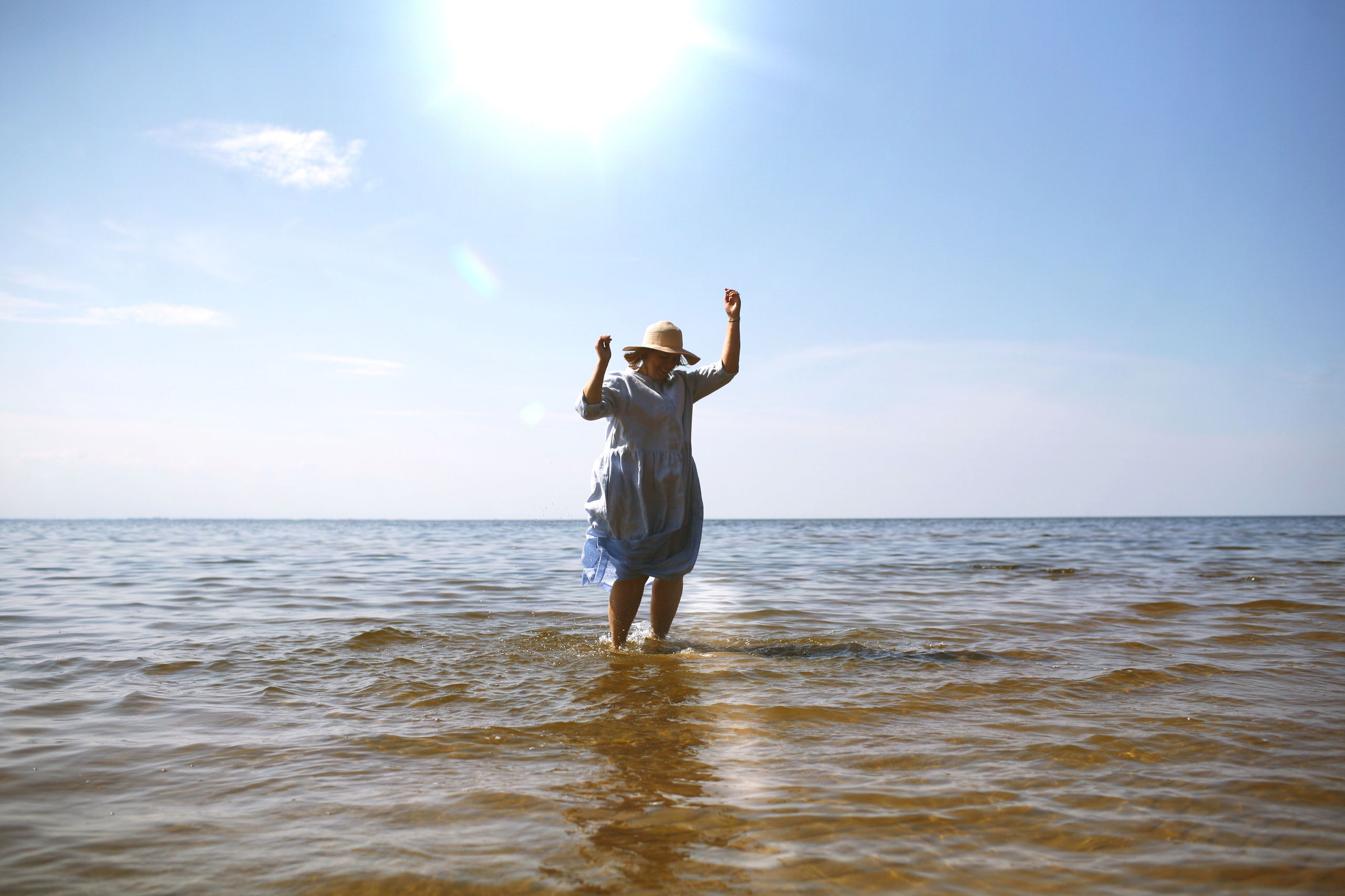 Anna, be herself. Water and sun. Victoria Dini. Art photography in London / Folkestone, UK