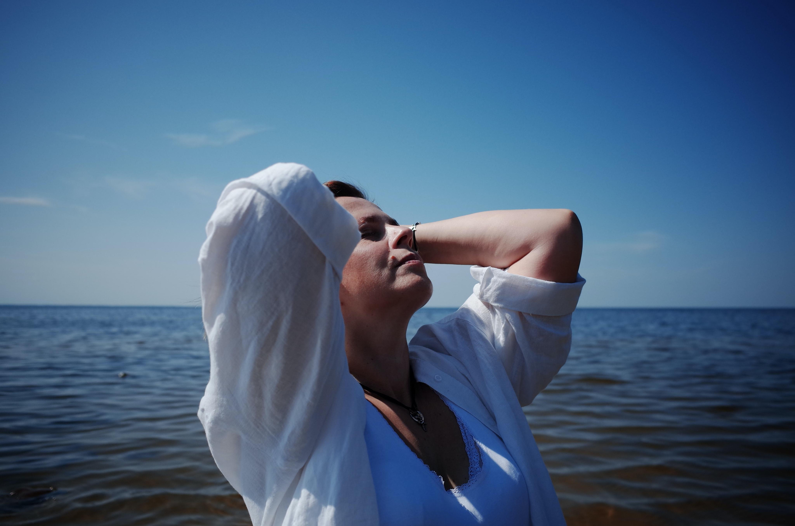 Anna, be herself. Water and sun. Victoria Dini. Art photography in London / Folkestone, UK