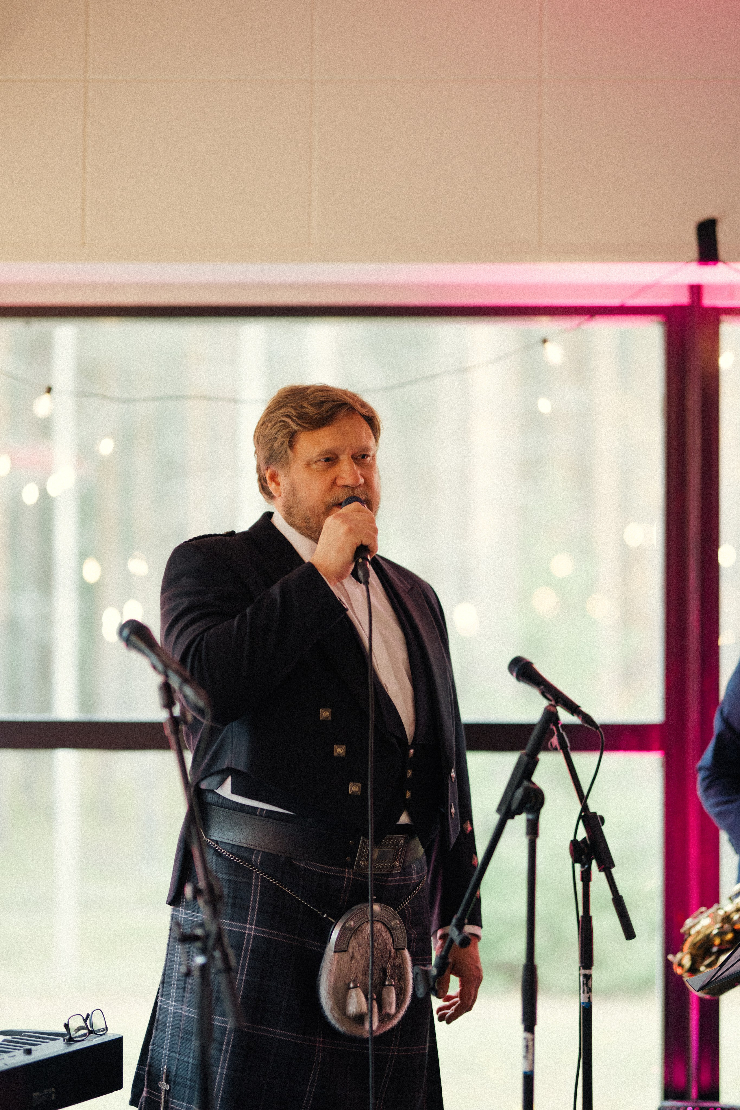 Venla & Kerr. Wedding and portrait photographer in Helsinki Vickan O