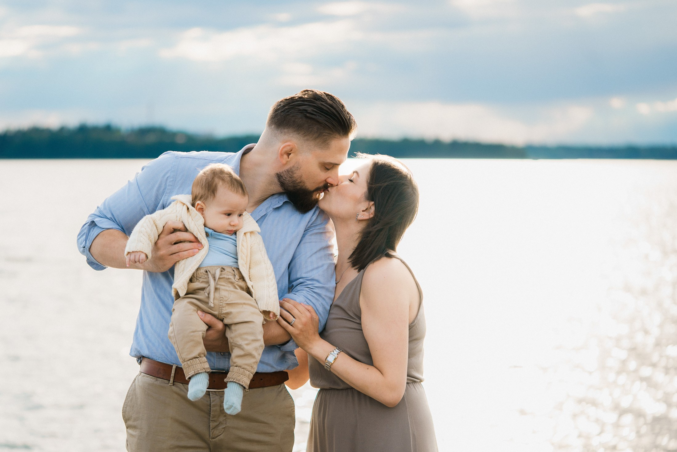 Kesäinen vauva- ja perhekuvaus Munkkiniemessä