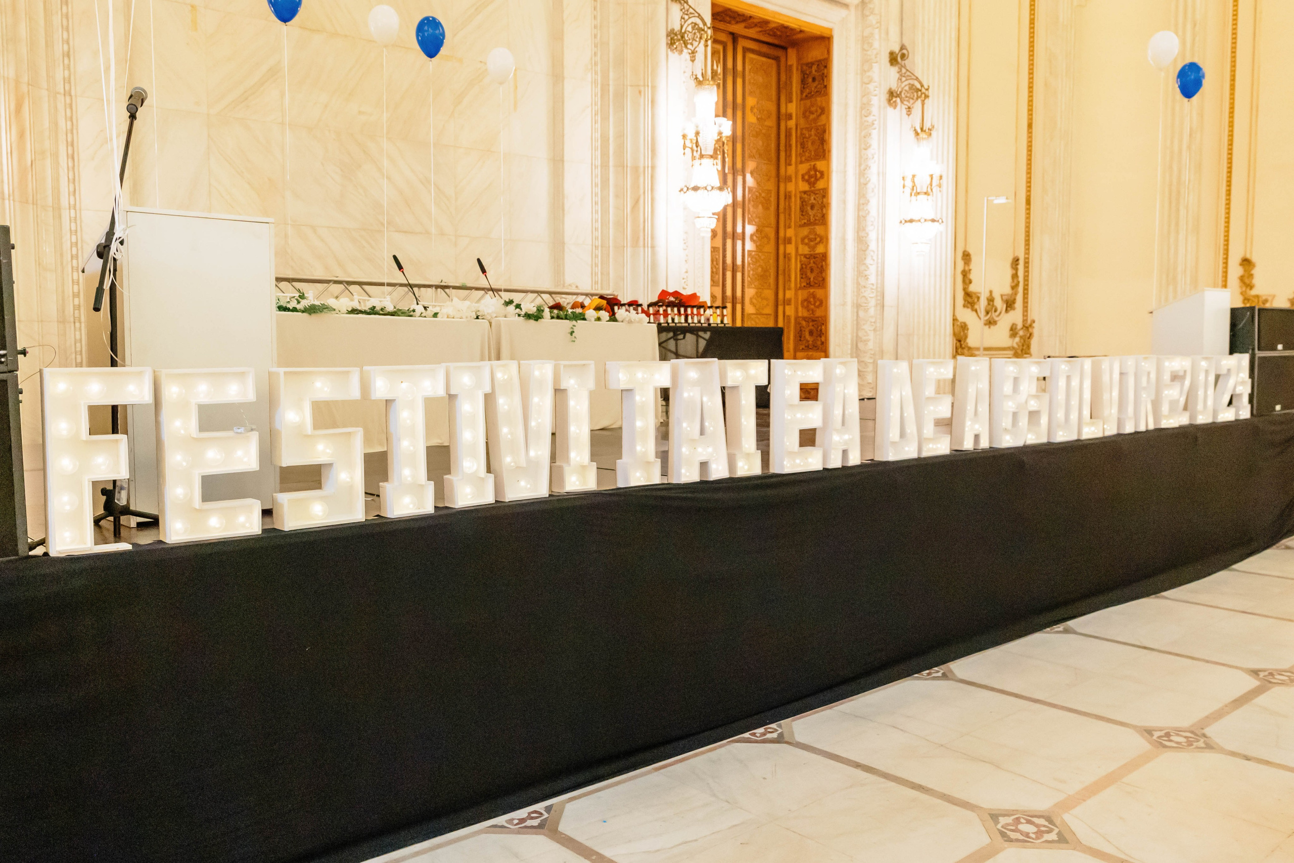 Festivitate de absolvire Universitatea ASE. MDimaFotoStudio. Fotograf de nuntă, evenimente private și de familie