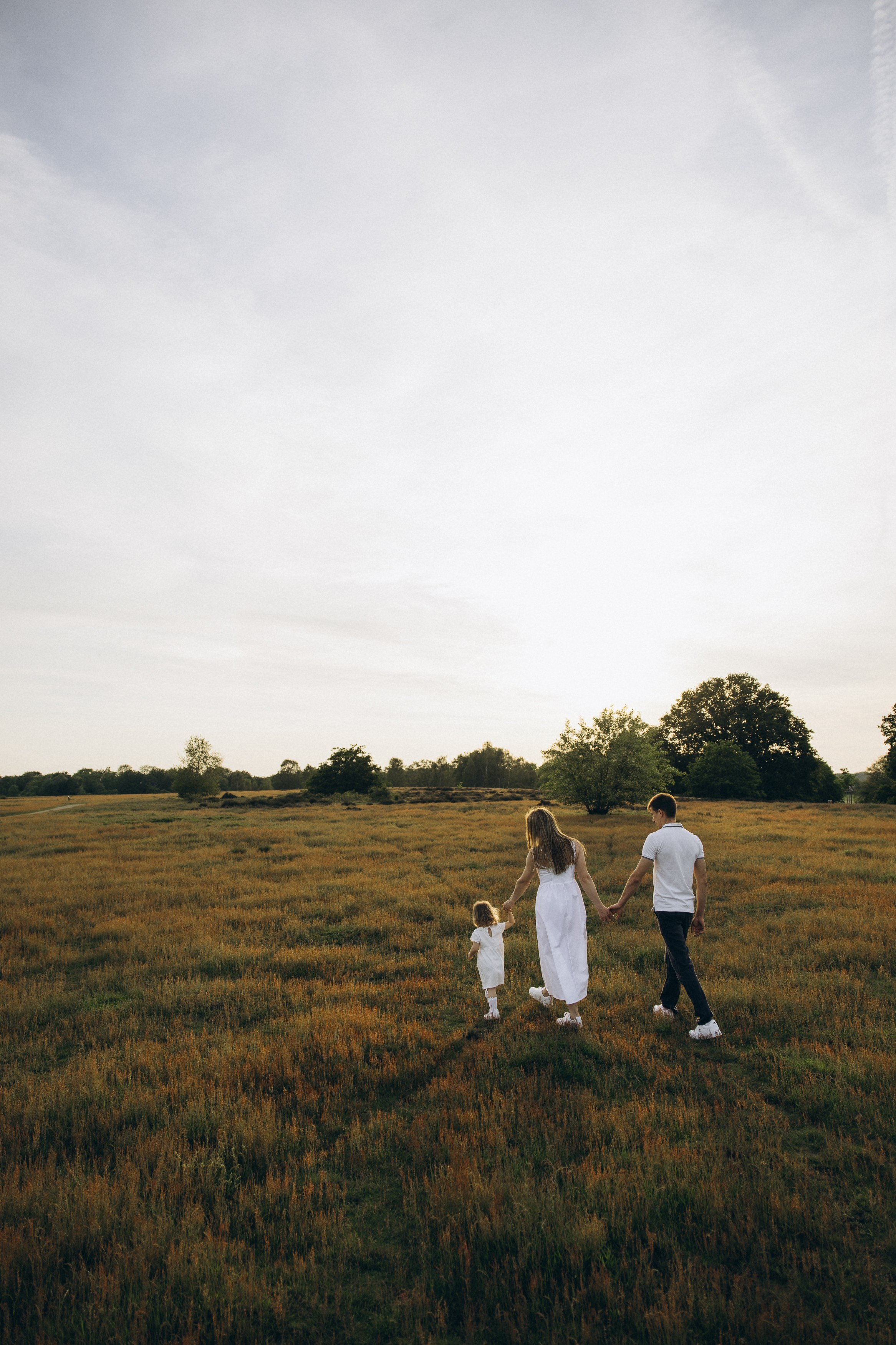 Familienshooting bei Sonnenuntergang. Familien & Hochzeitfotografin Nadja Holzmann