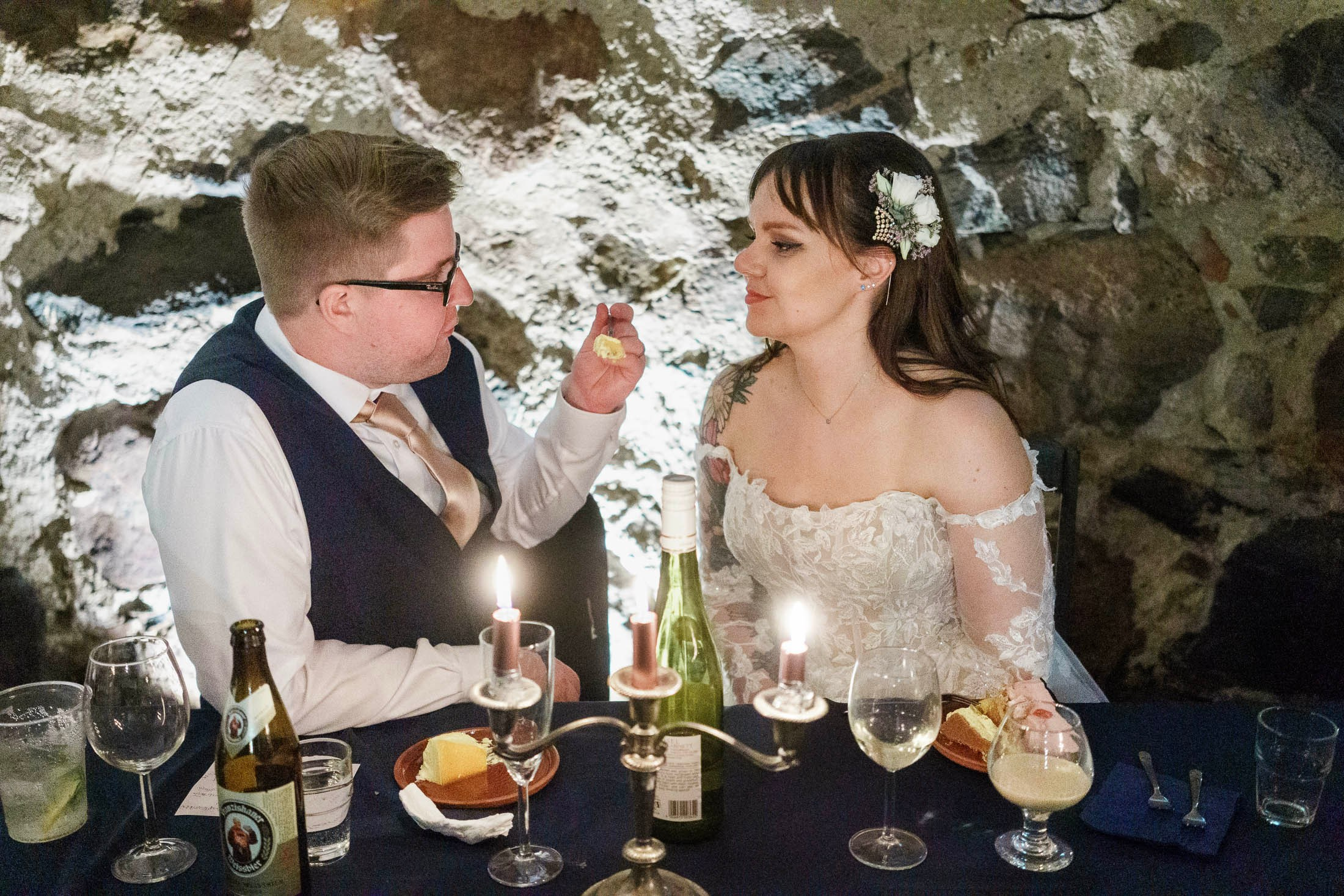 S&J, hääkuvaus Porvoon Tuomiokirkko ja Levinin kellari