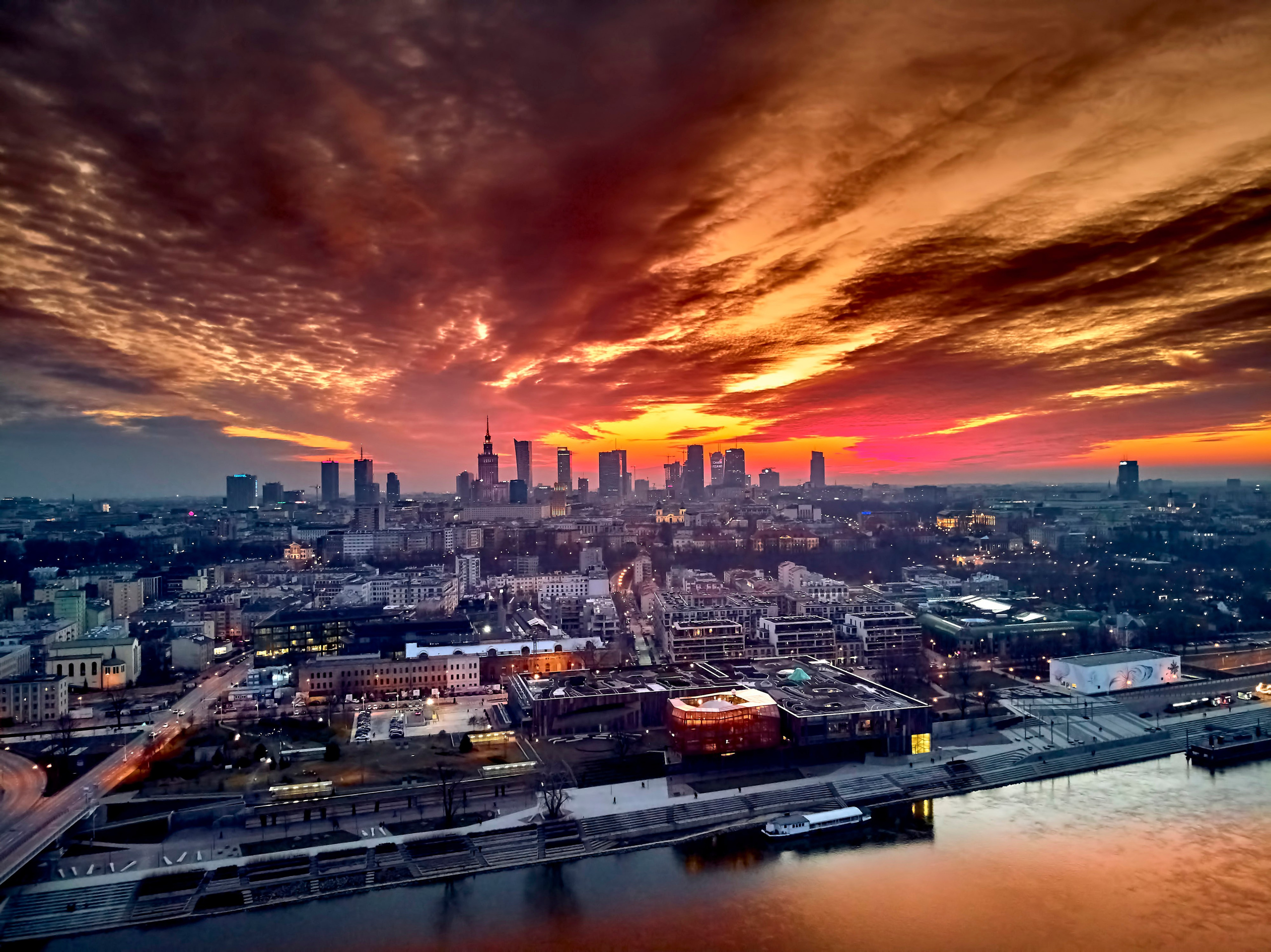 „Mam tak samo jak Ty…” - Warszawa z lotu ptaka. Andriej Szypilow — Photography & Videography