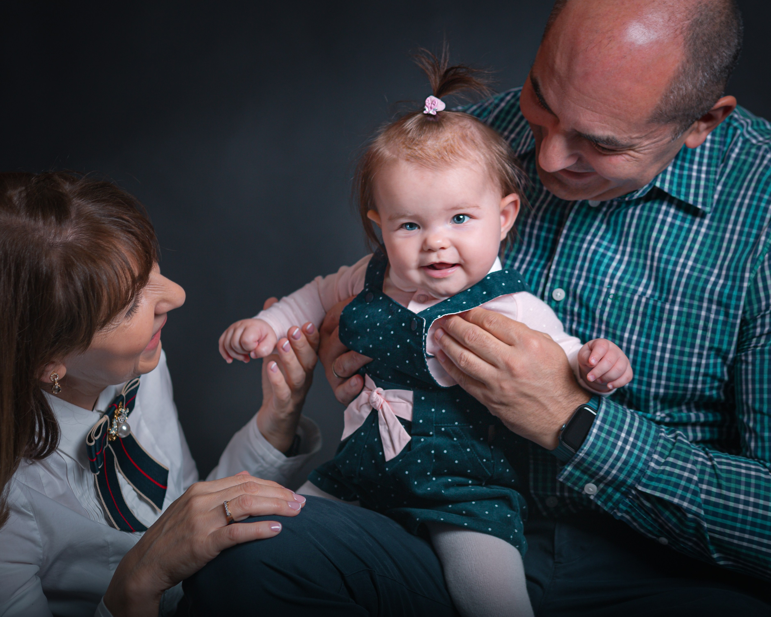 Семейни фотосесии. Фотограф Бургас. Фотосесии в студио и на открито, портрети, заснемане