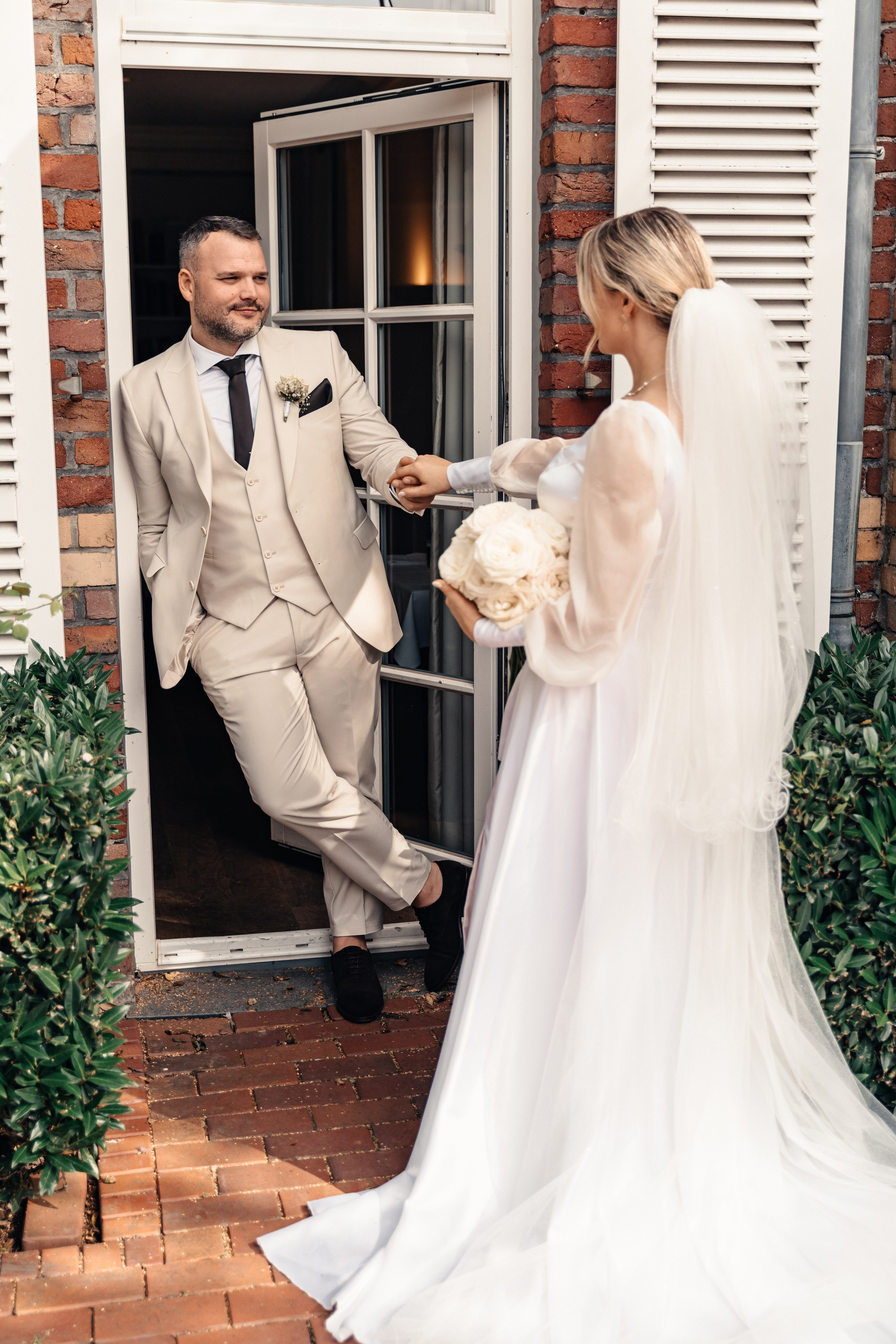 D & M im Restaurant Elfrather Mühle. Hochzeitsfotograf für Moers, Niederrhein, Düsseldorf, NRW und Deutschland