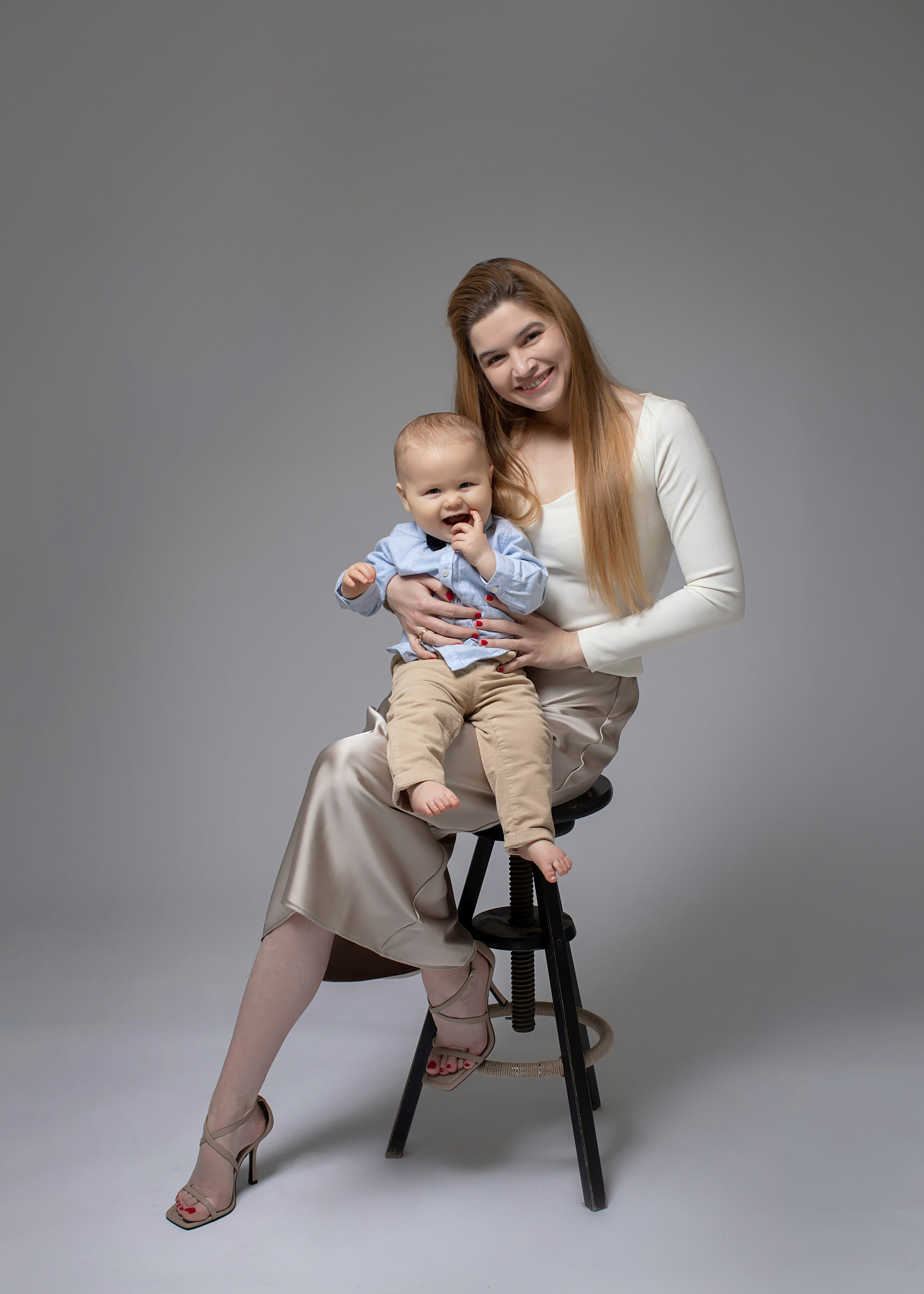 En fotostudio session med hela familjen, där vi fångar er glädje och samhörighe