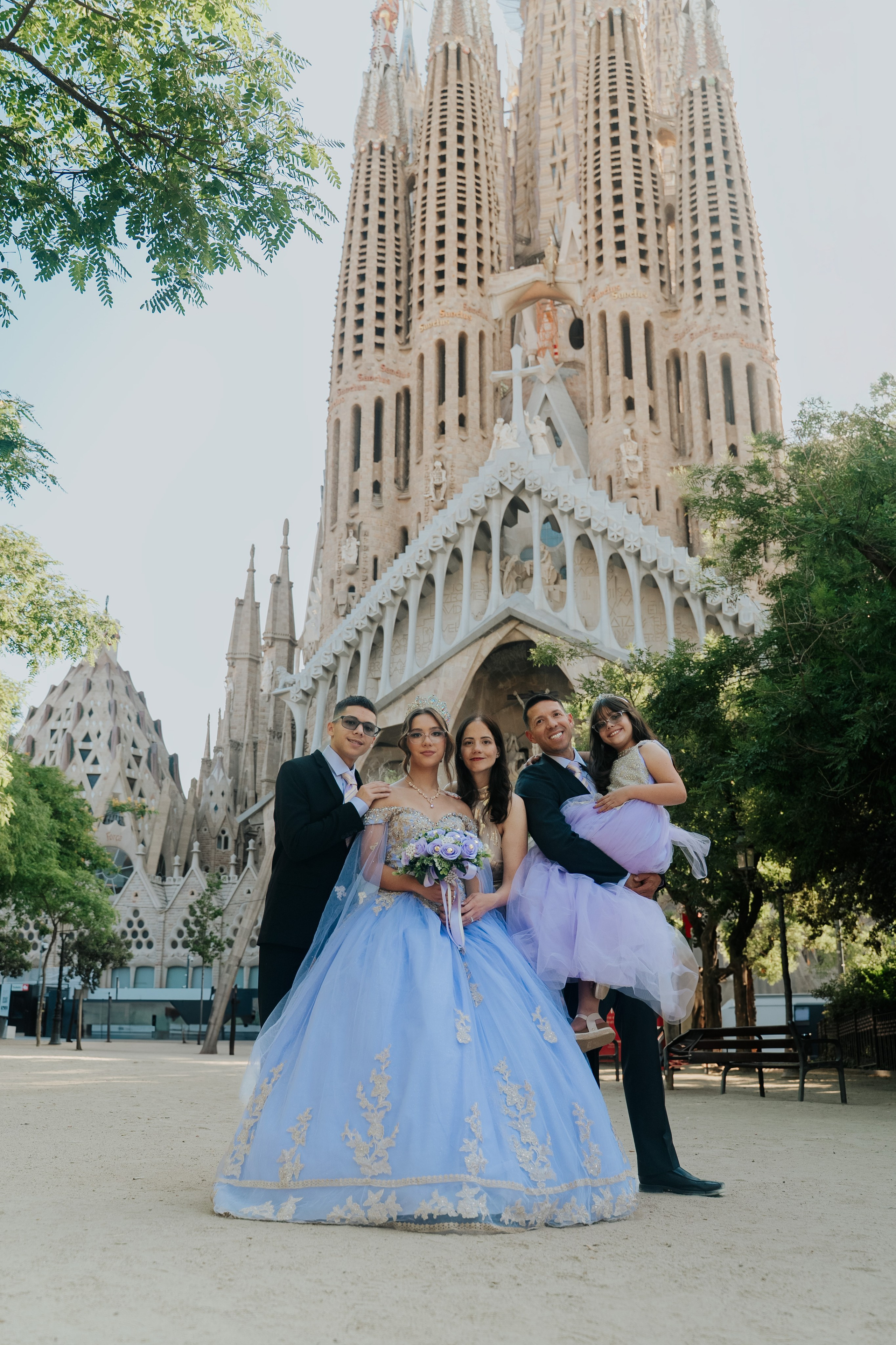 Barcelona Family Photoshoot — Family Photographer in Barcelona. DiaFoto — Wow Photographer in Barcelona | Premium Barcelona Photoshoot Experience