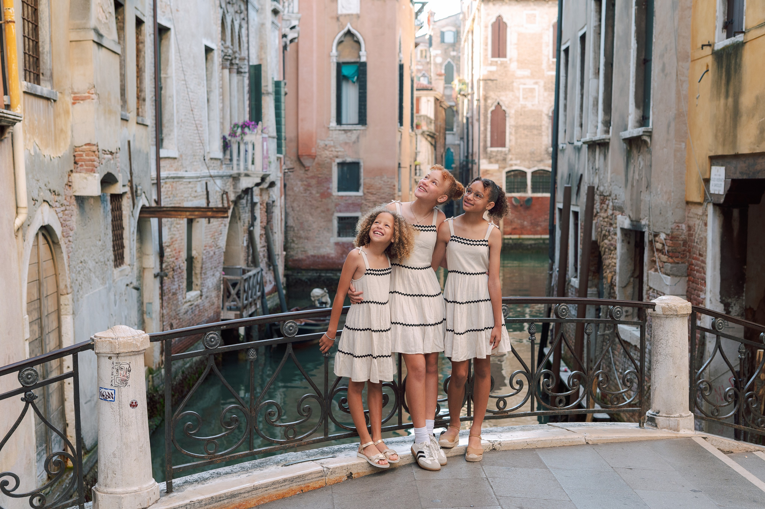 Eliza, Elena, Elliana, Teresa and Brad. Photographer in Venice Anna Terzi