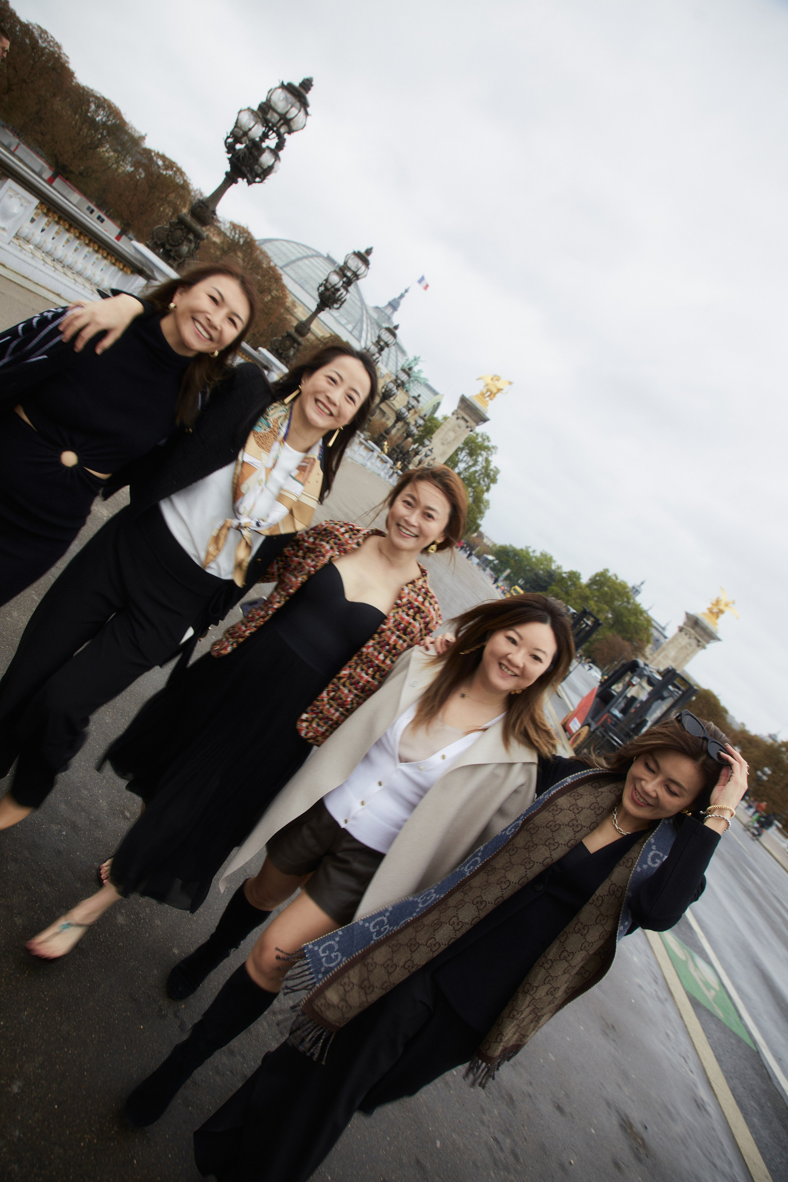 Friends. Photographer in Paris