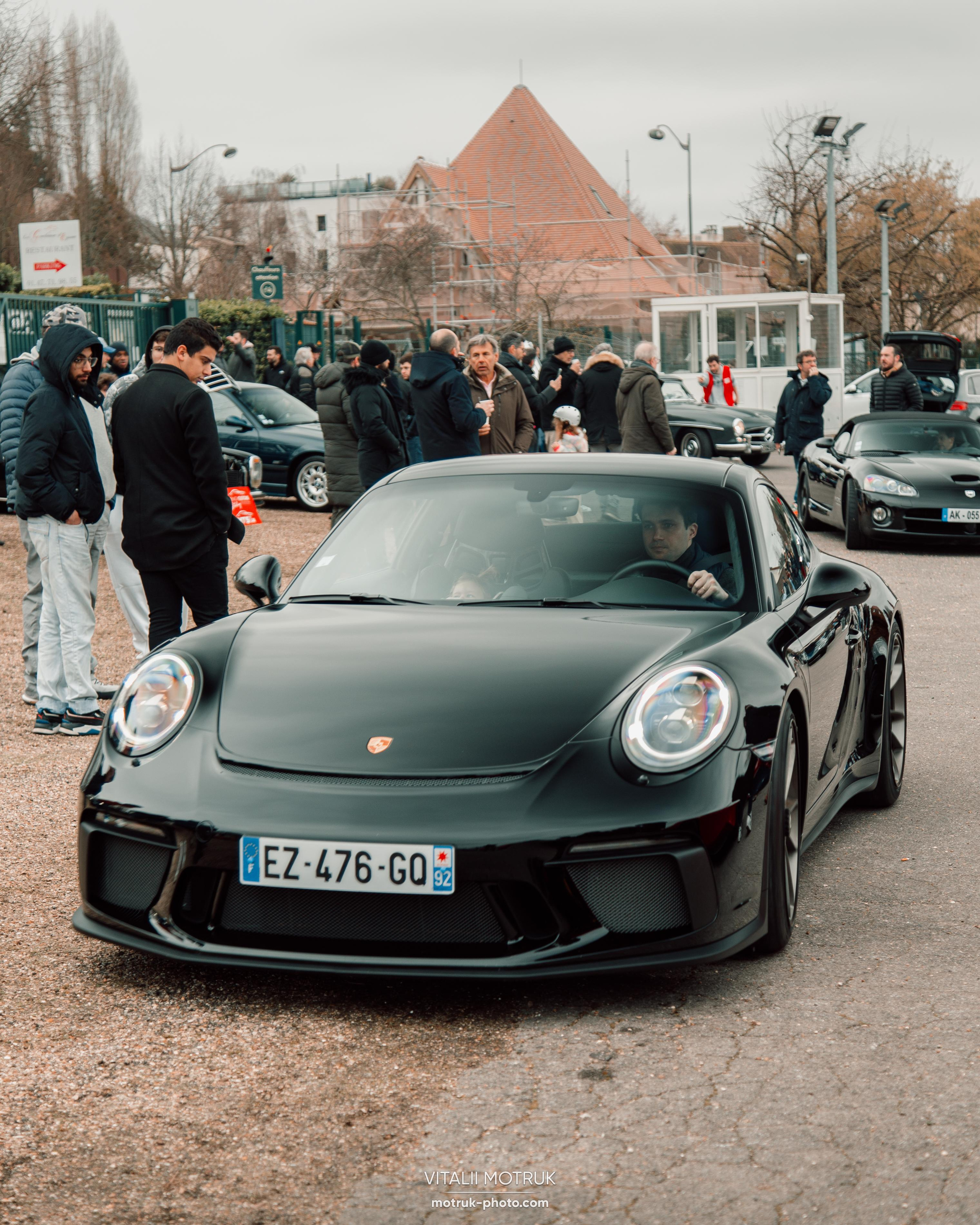 Cars and Coffee 12.02. Photographer in Paris — Vitalii Motruk