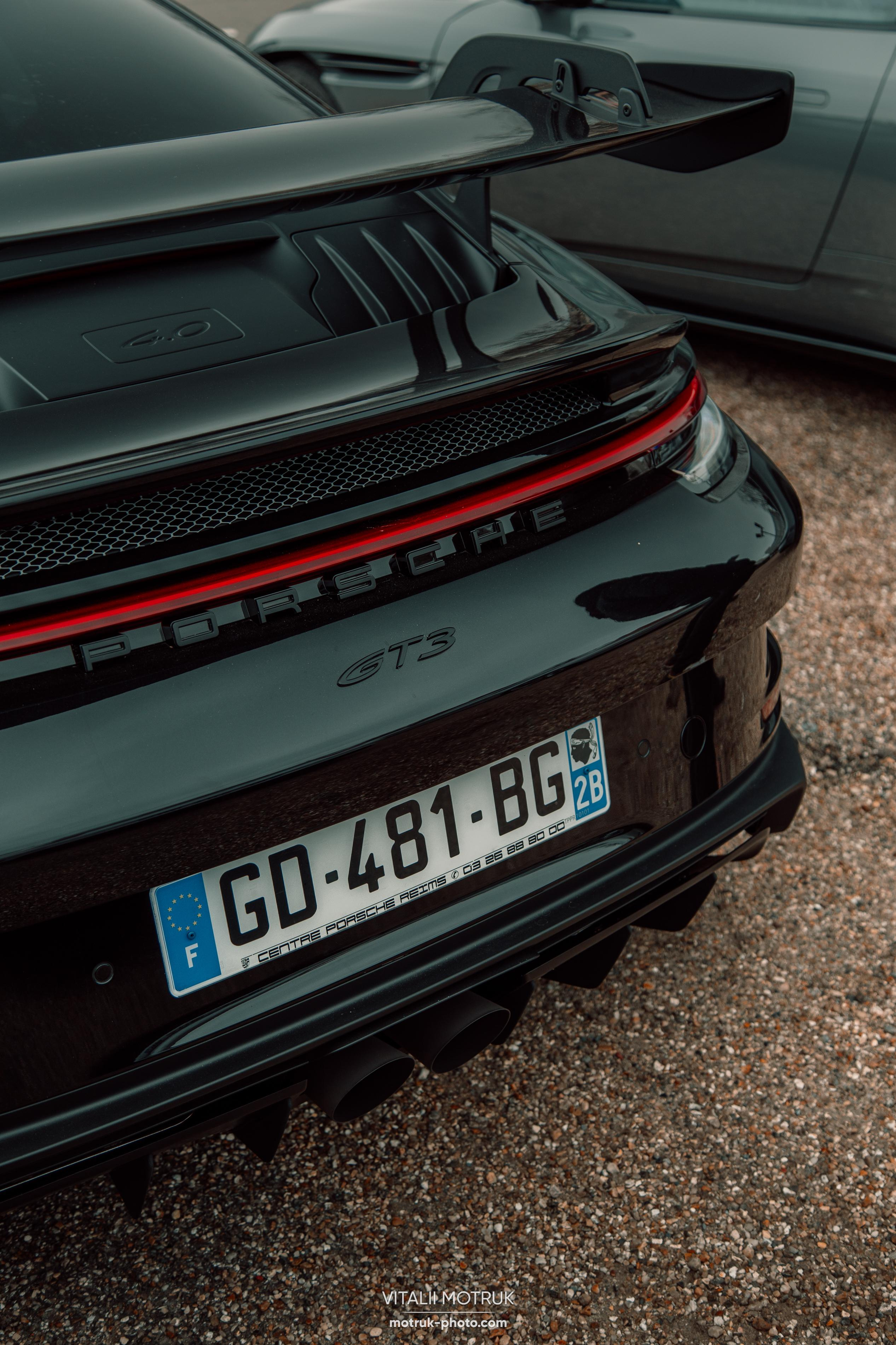 Cars and Coffee 12.02. Photographer in Paris — Vitalii Motruk