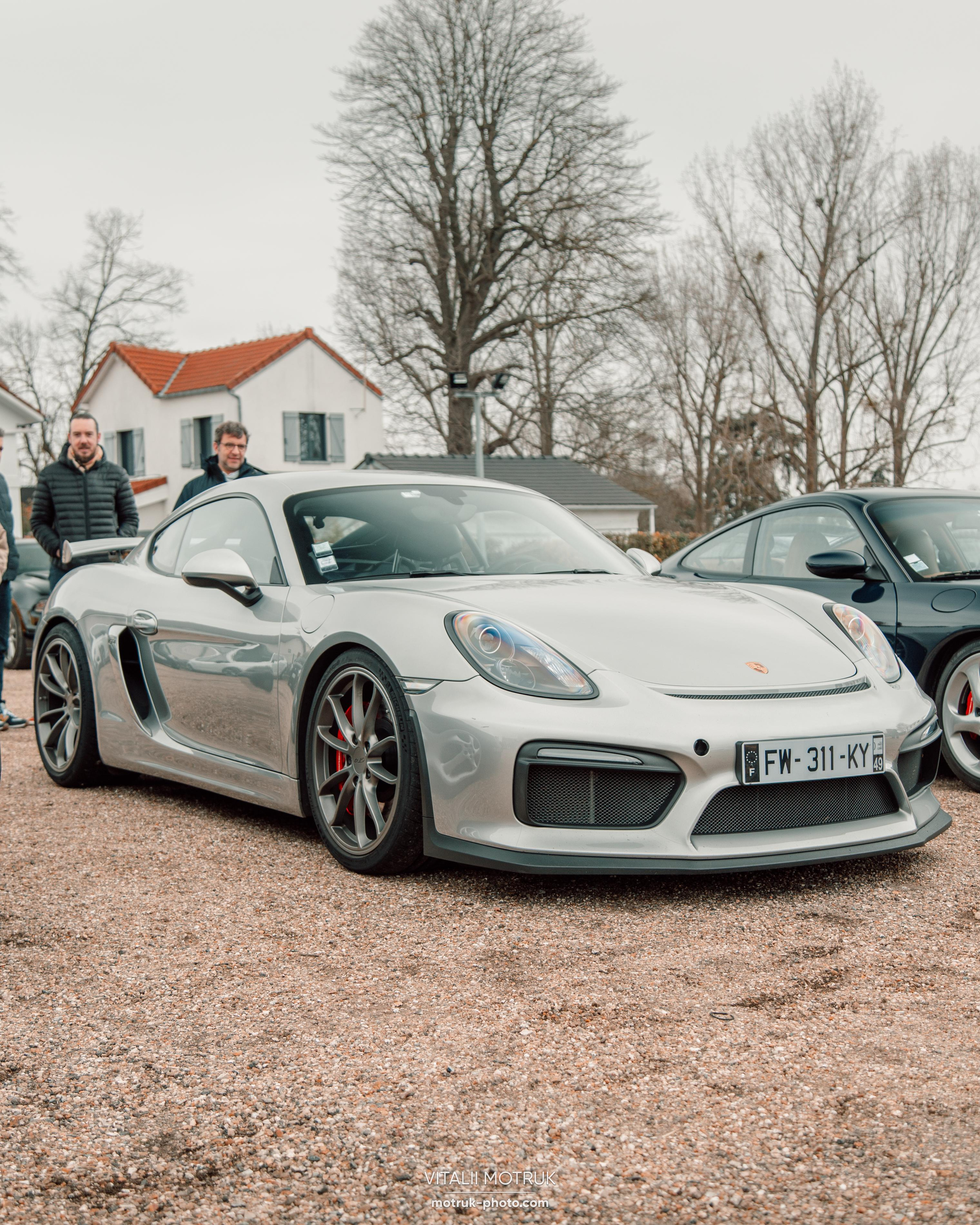 Cars and Coffee 12.02. Photographer in Paris — Vitalii Motruk