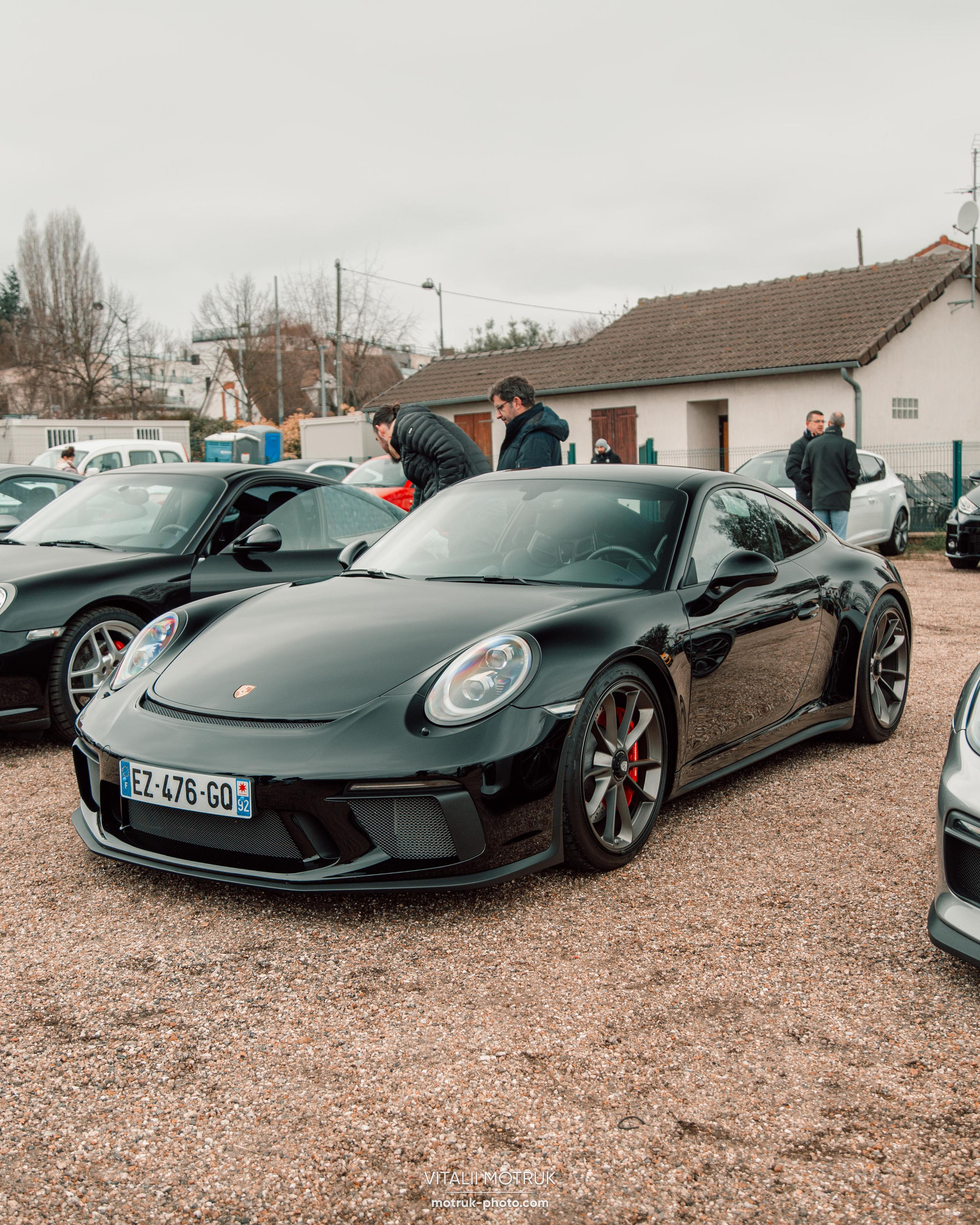 Cars and Coffee 12.02. Photographer in Paris — Vitalii Motruk