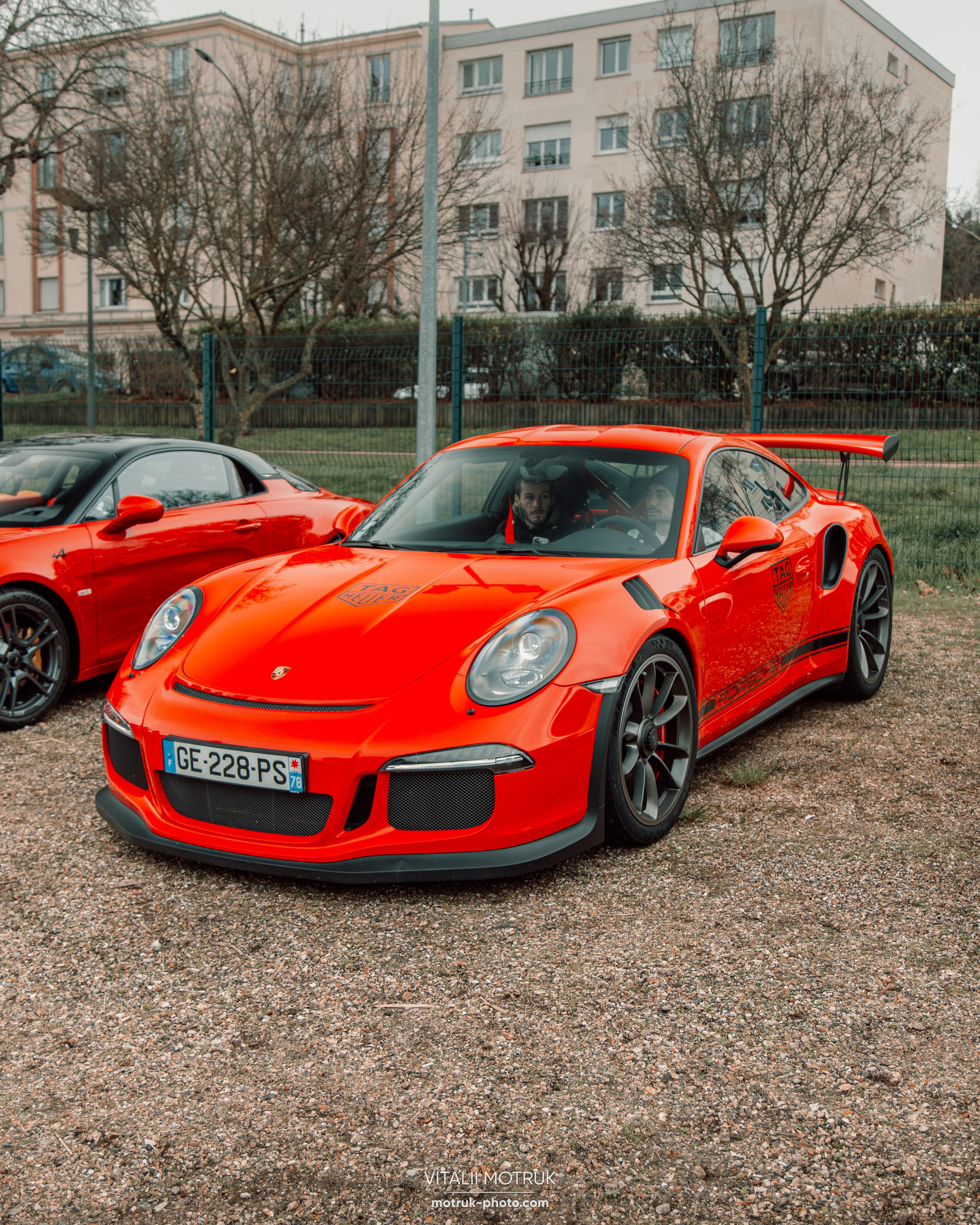 Cars and Coffee 12.02. Photographer in Paris — Vitalii Motruk