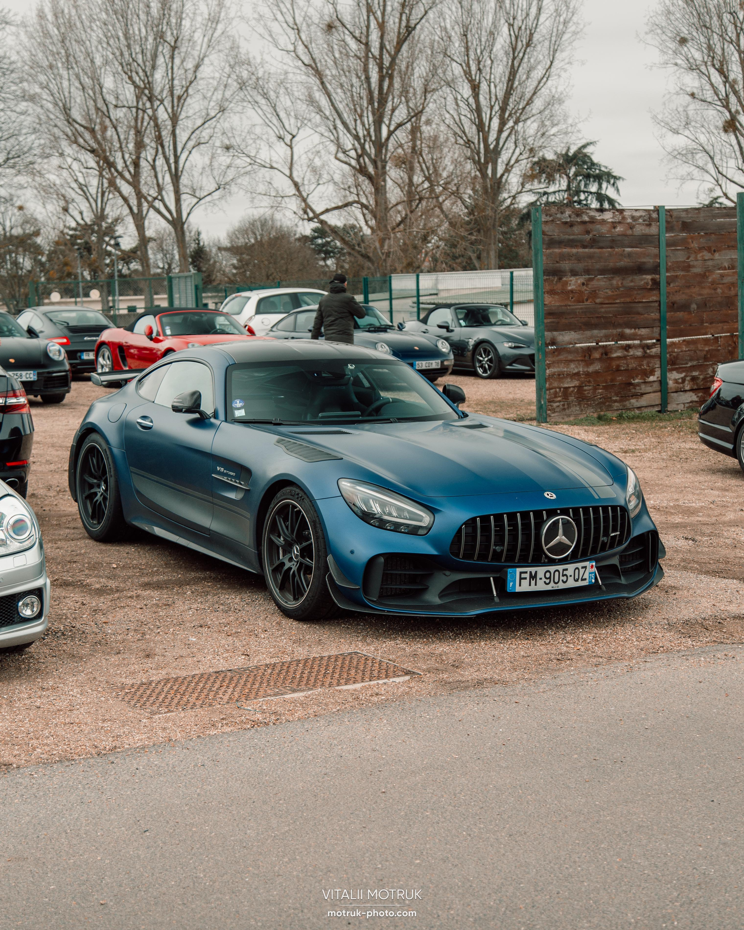 Cars and Coffee 12.02. Photographer in Paris — Vitalii Motruk
