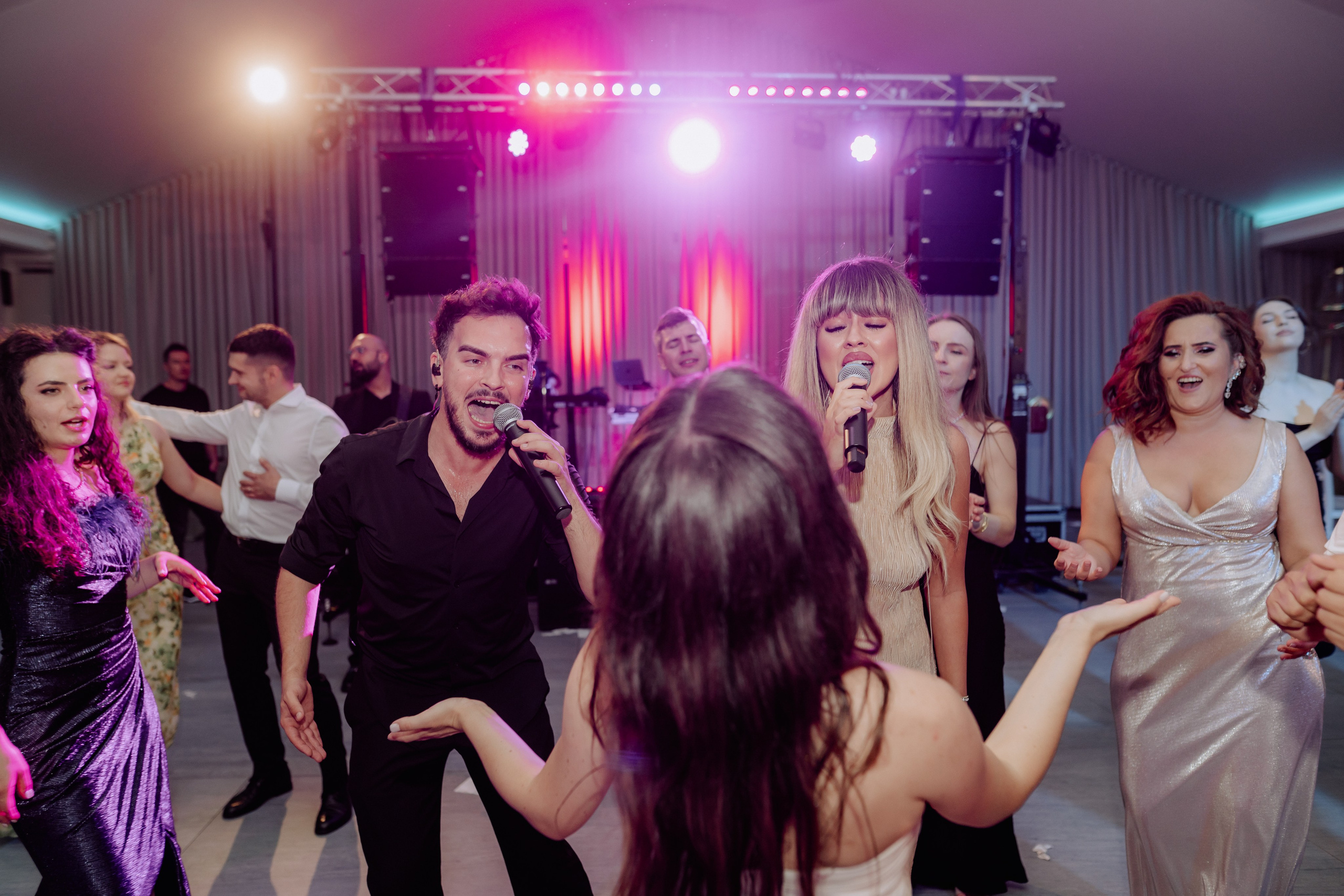 Cununie civila in aer liber , artificii de zi colorate , decor nunta , nunta la Hotel Traian. Proud Vision Weddings | Wedding Photography & Film — Servicii profesionale Foto Video Nunta Iasi