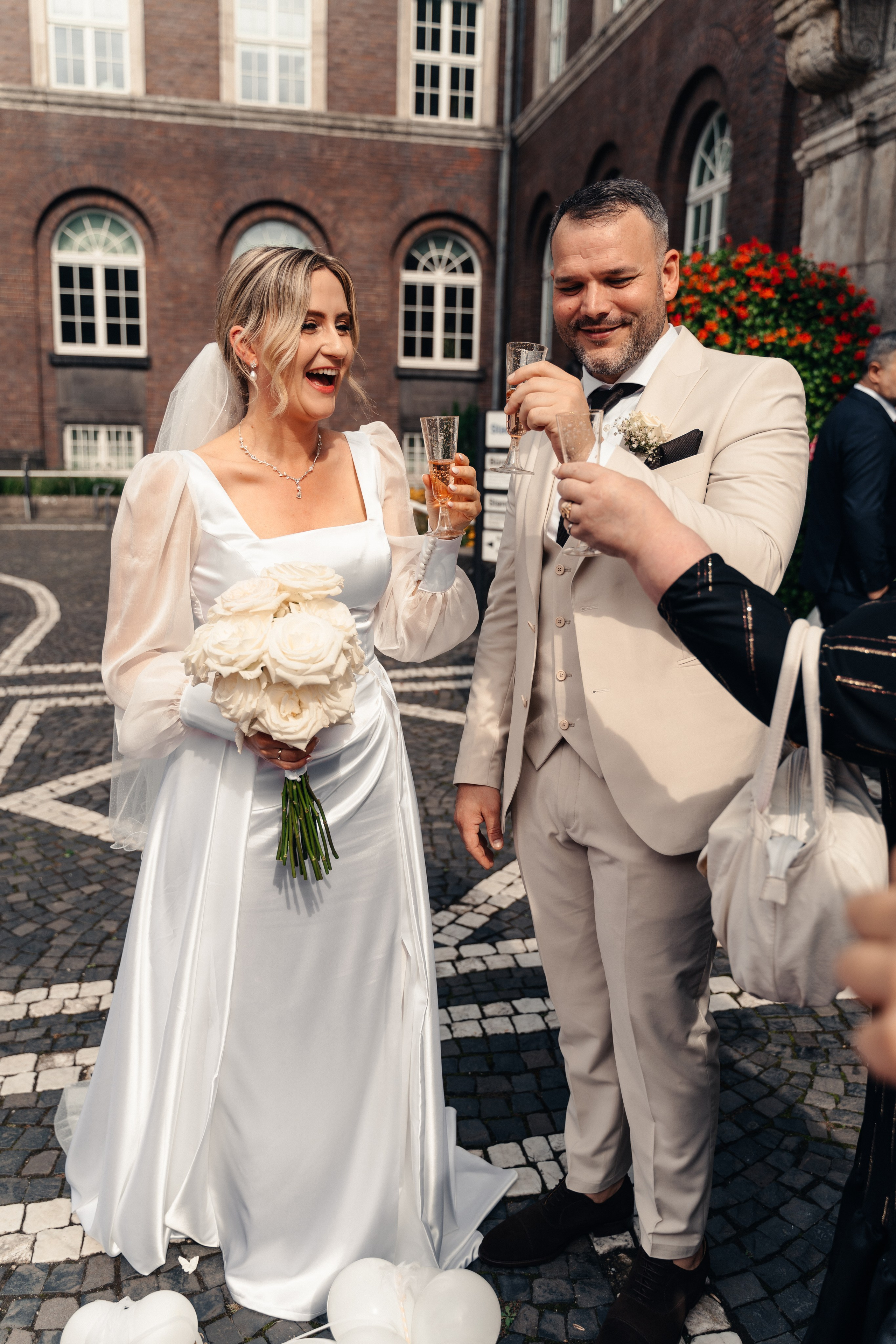 D & M im Restaurant Elfrather Mühle. Hochzeitsfotograf für Moers, Niederrhein, Düsseldorf, NRW und Deutschland