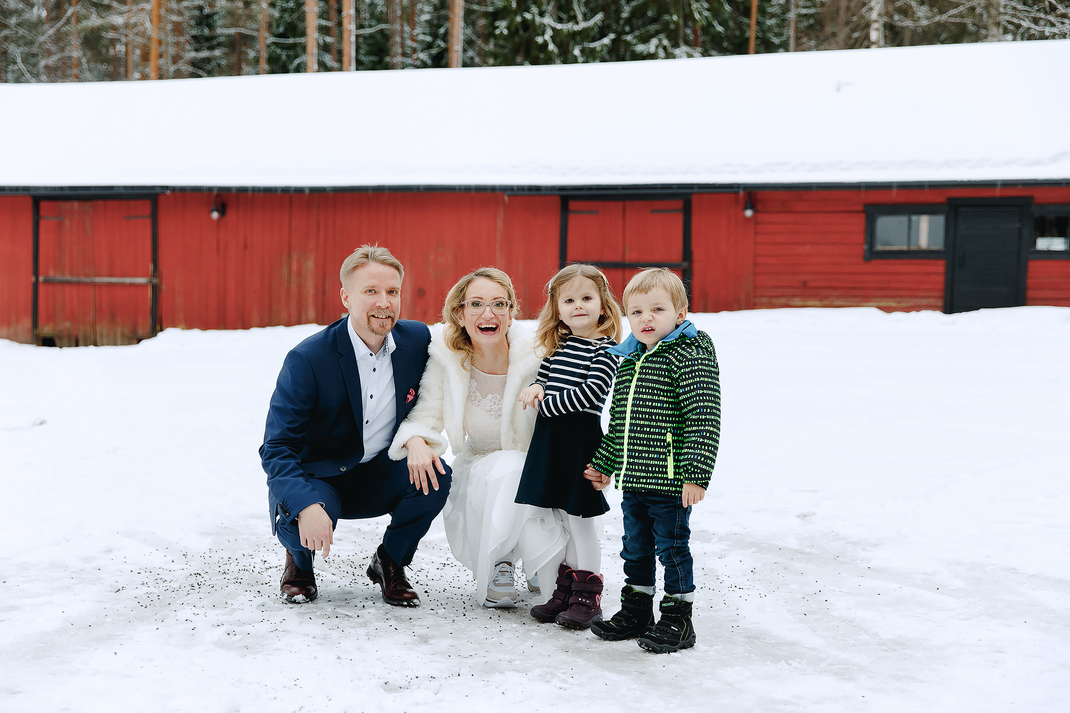 Sandra&Juhani, hääkuvaaja Nuuksio, Green window