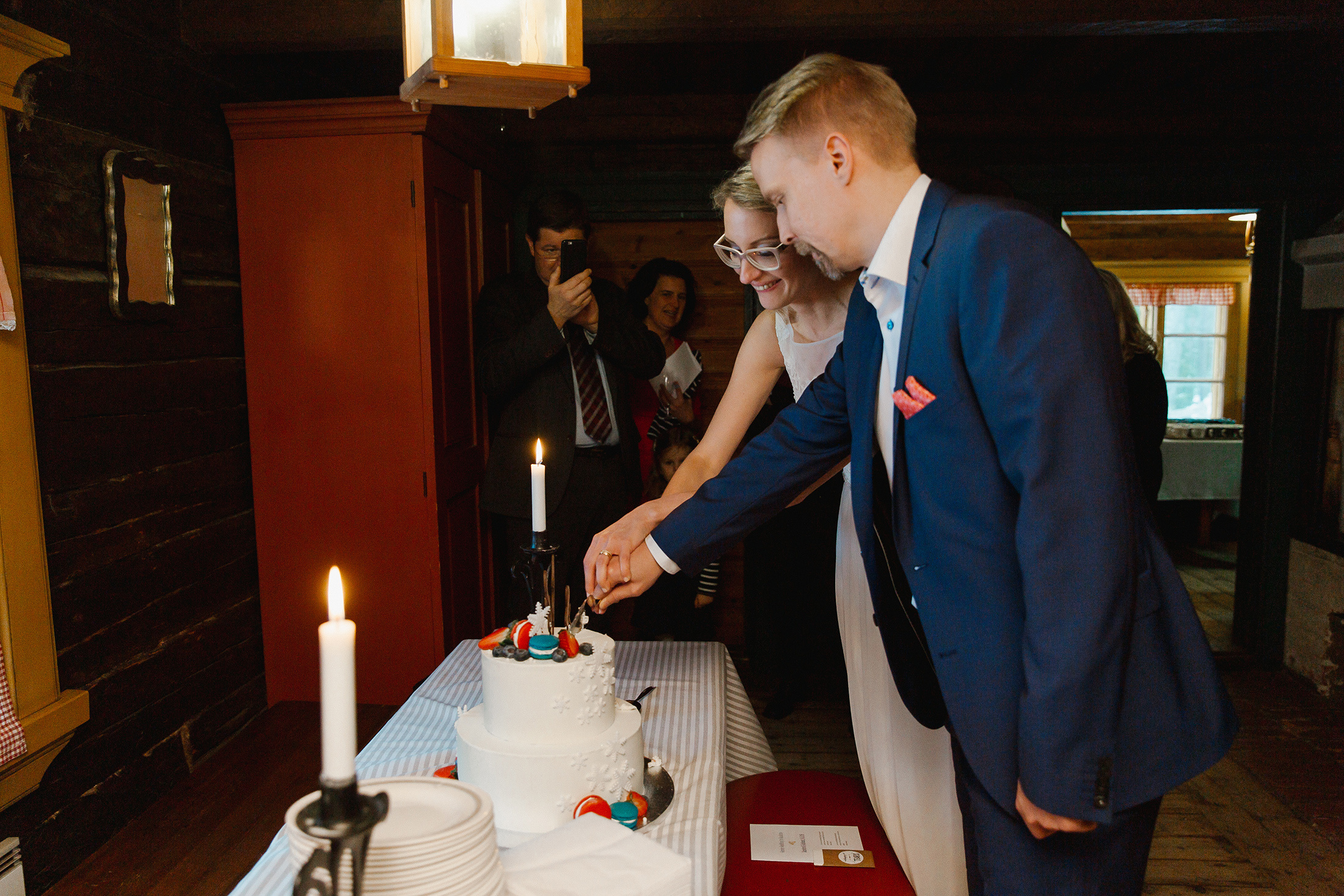 Sandra&Juhani, hääkuvaaja Nuuksio, Green window