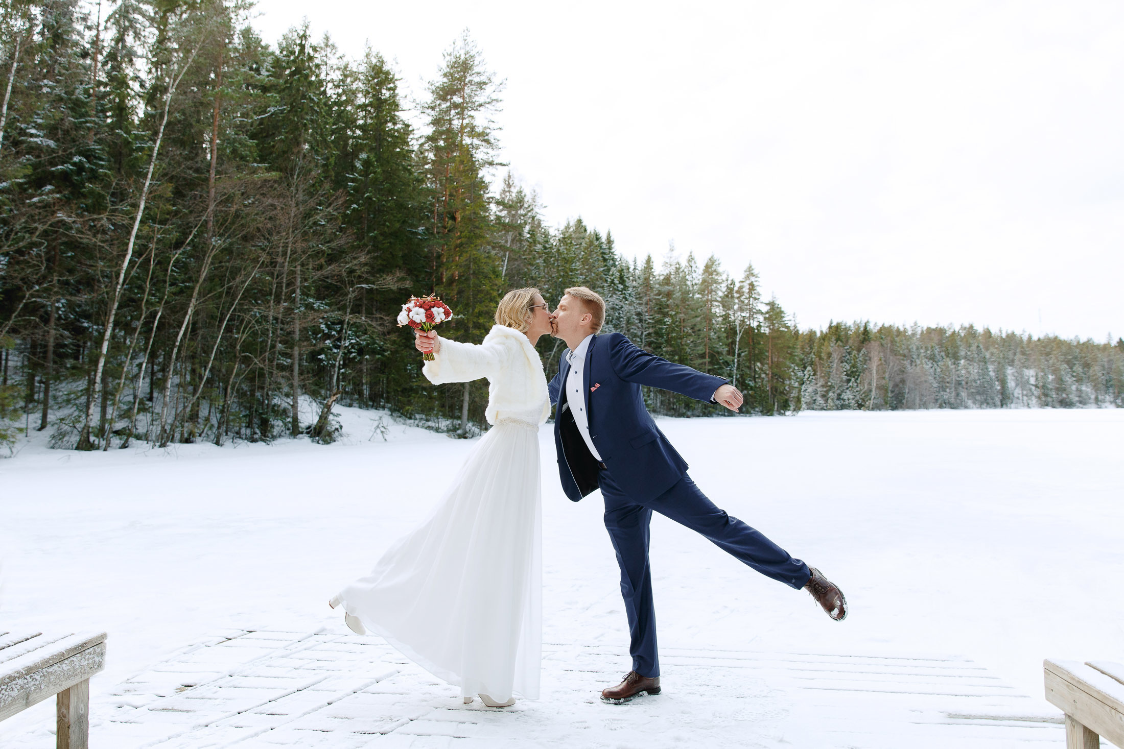 Sandra&Juhani, hääkuvaaja Nuuksio, Green window