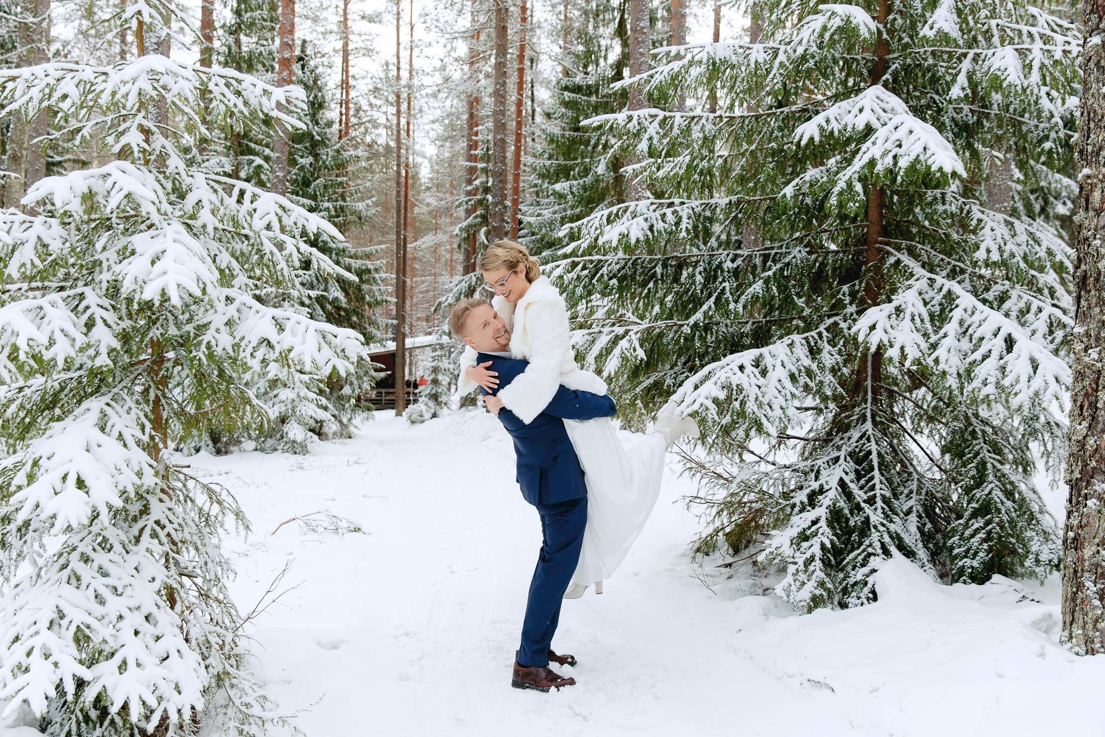 Sandra&Juhani, hääkuvaaja Nuuksio, Green window