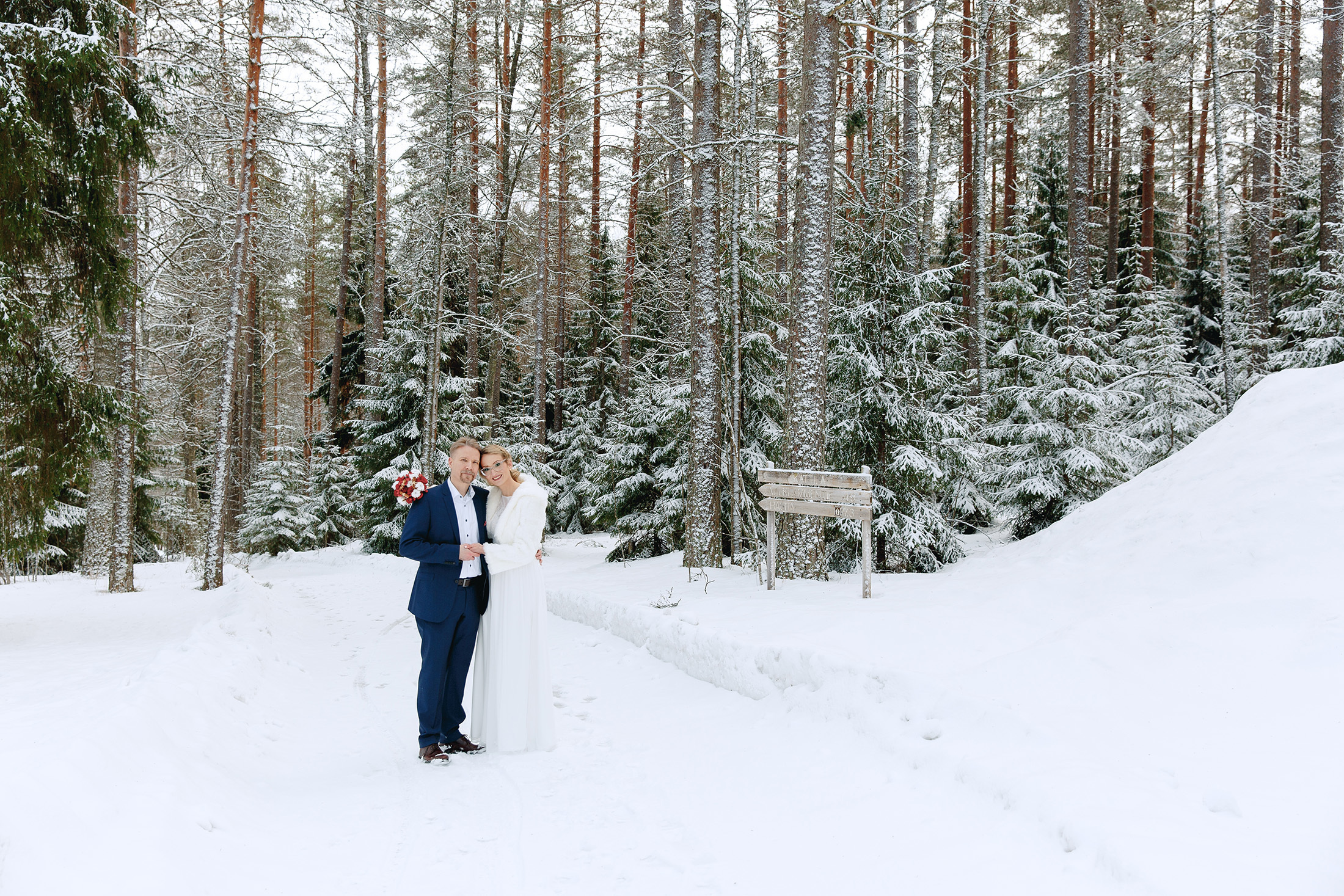 Sandra&Juhani, hääkuvaaja Nuuksio, Green window