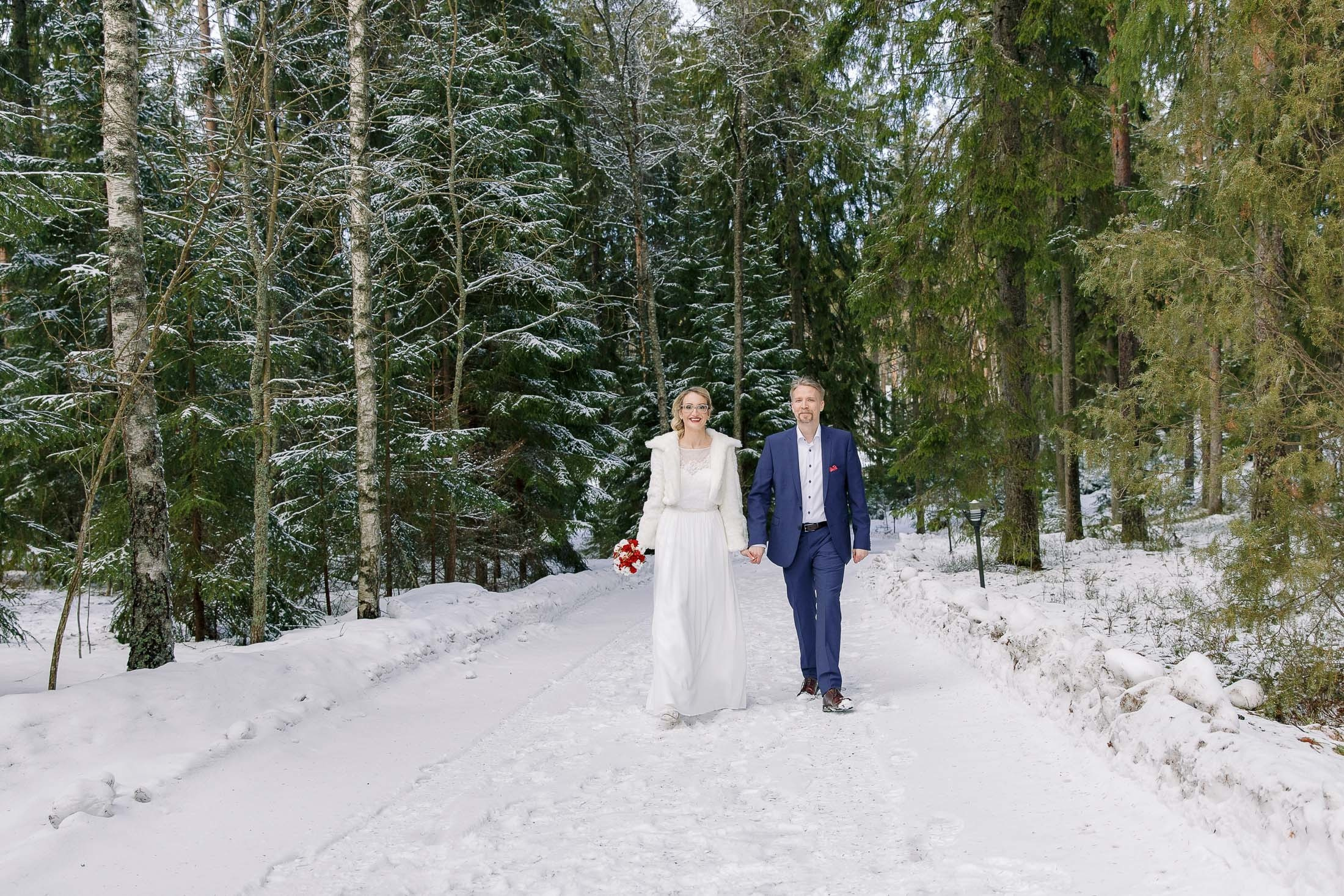 Sandra&Juhani, hääkuvaaja Nuuksio, Green window