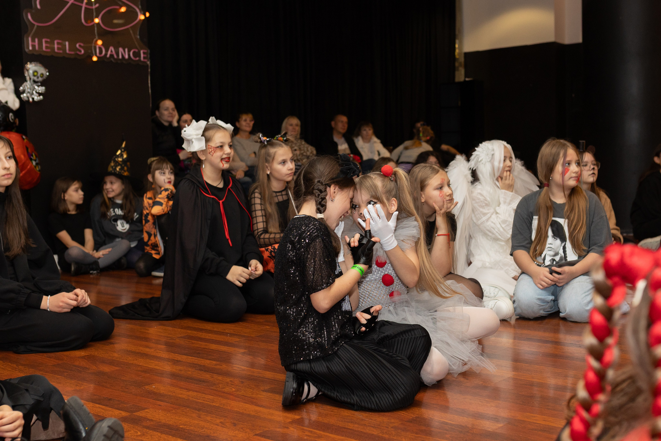 Leo dance studio Helloween 2025. Семейный и детский фотограф в Варшаве Мила Бобровская