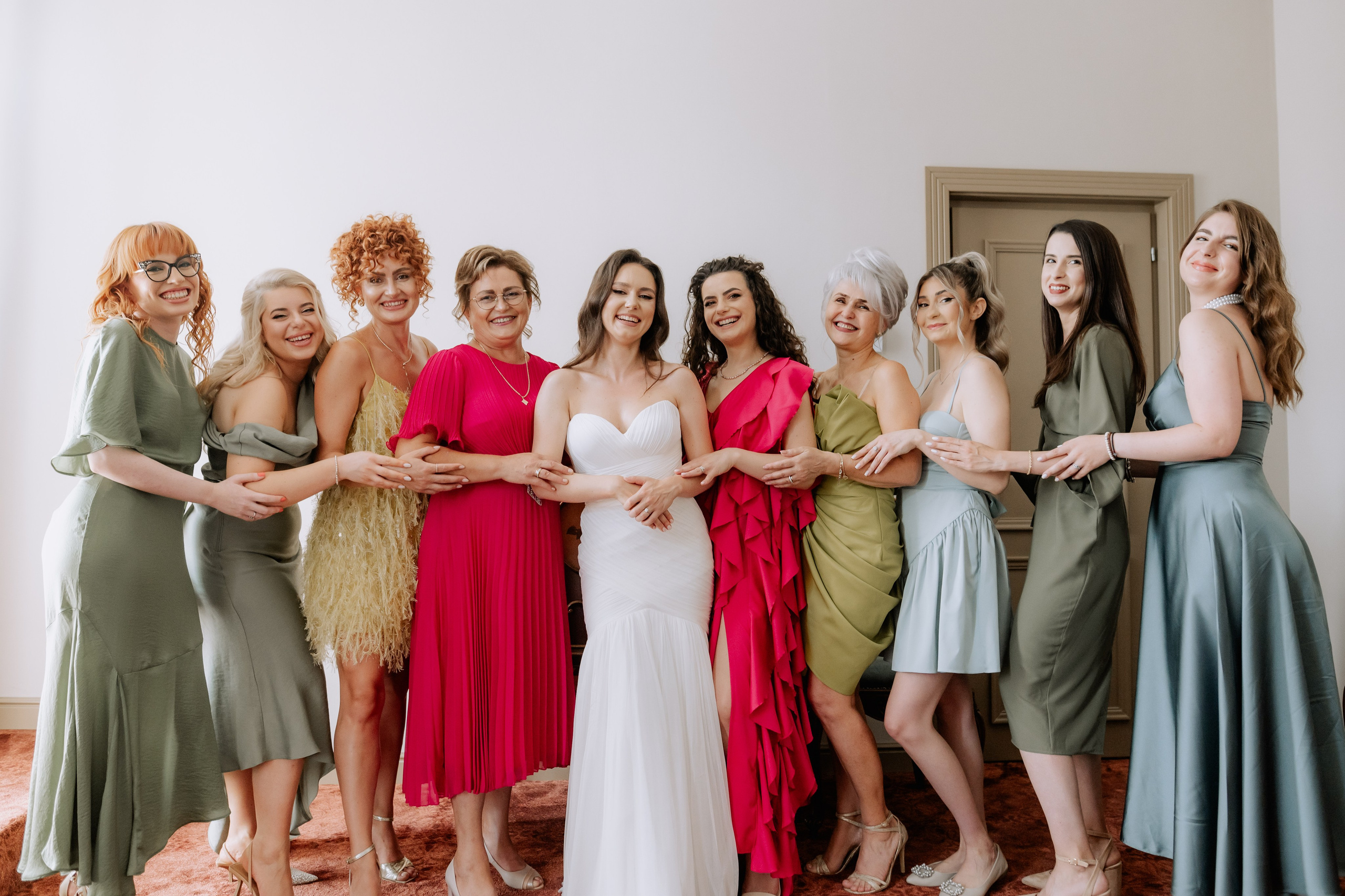 Cununie civila in aer liber , artificii de zi colorate , decor nunta , nunta la Hotel Traian. Proud Vision Weddings | Wedding Photography & Film — Servicii profesionale Foto Video Nunta Iasi