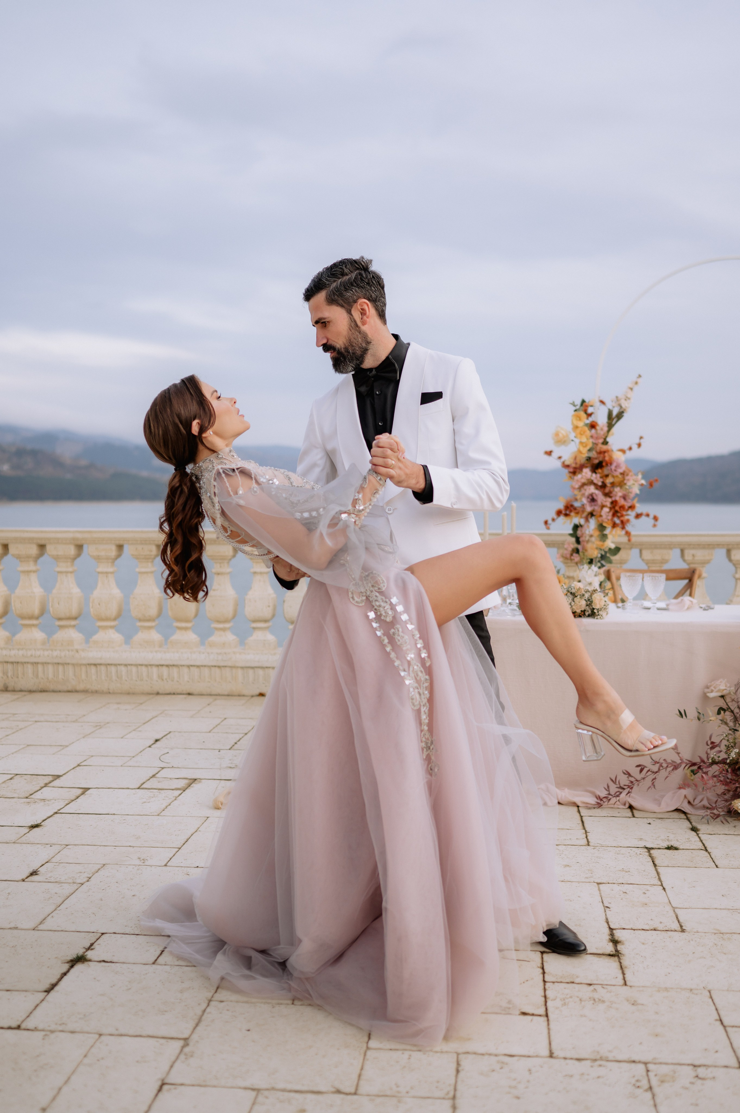 Sedinta foto nunta la Gradinile Romane , Neamt. Proud Vision Weddings | Wedding Photography & Film — Servicii profesionale Foto Video Nunta Iasi