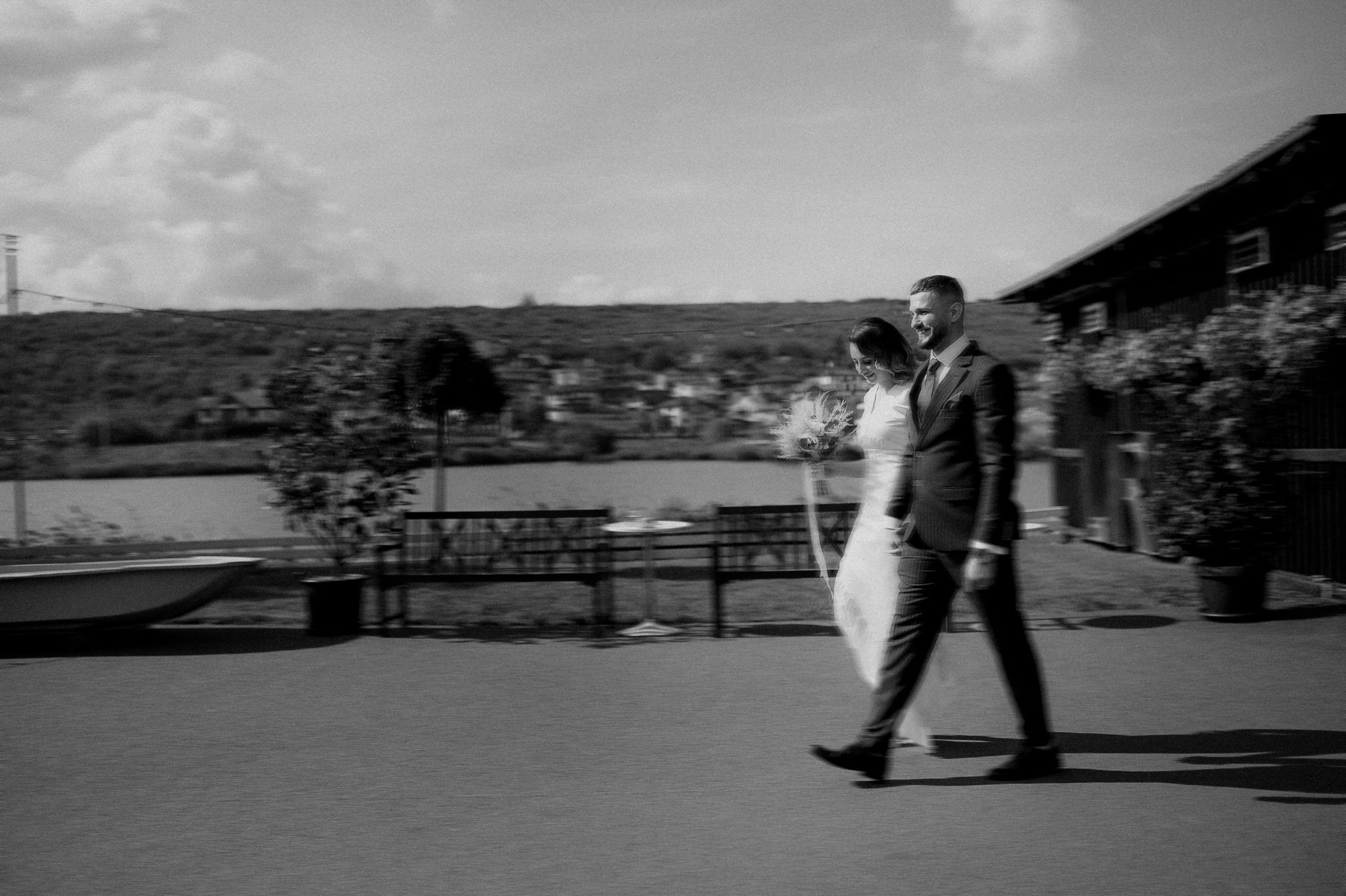 Fotograf profesionist de nuntă. Cu o abordare creativă și tehnici unice, spunem povestea voastră prin imagini pline de iubire și naturalețe. Descoperă arta fotografiei de nuntă . Fotograf Iasi, fotograf de nunta Suceava. Fotografii de nuntă. Pachet fotografii de nuntă. Fotograf Iasi, fotograf Suceava, fotograf Botosani, fotograf Romania. Servicii foto nuntă. Servicii foto-video.