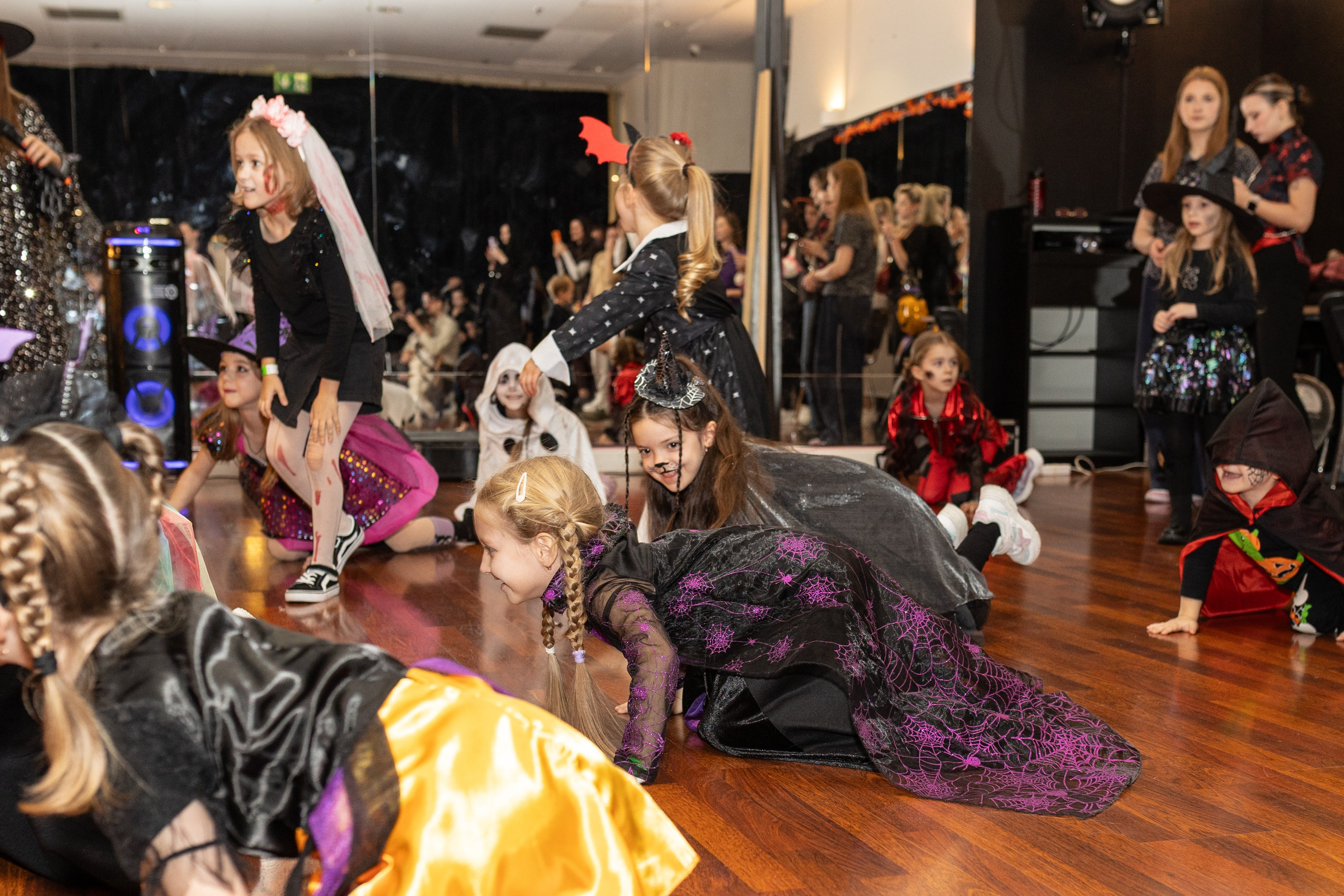 Leo dance studio Helloween 2025. Семейный и детский фотограф в Варшаве Мила Бобровская