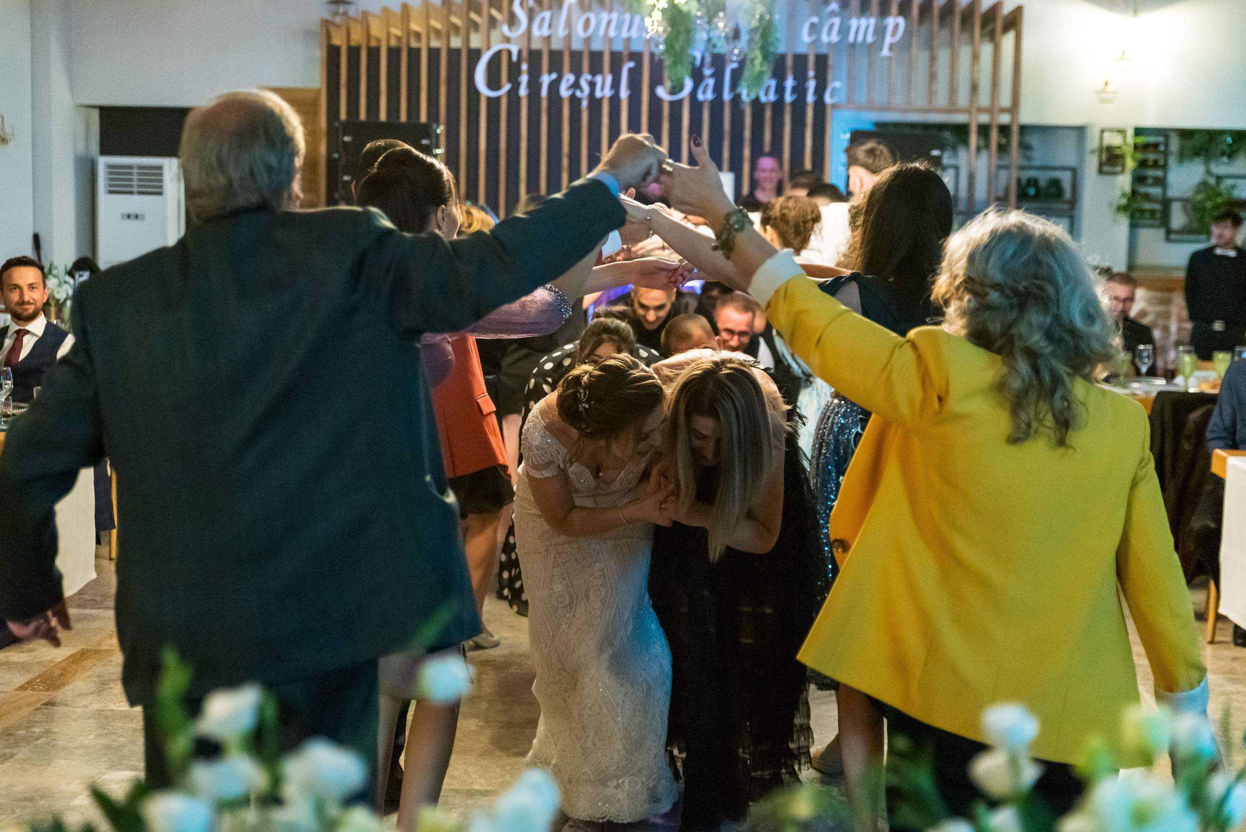 Locație de nuntă, fotograf nuntă, fotograf eveniment, fotograf ceremonie, fotograf petrecere, fotograf mireasă, fotograf mire, decor nunta, fotograf atmosferă, fotograf romantic, fotograf lux, fotograf elegant, fotografii unice, fotografii memorabile, fotograf  România, fotograf nunta Ciresul Salbatic