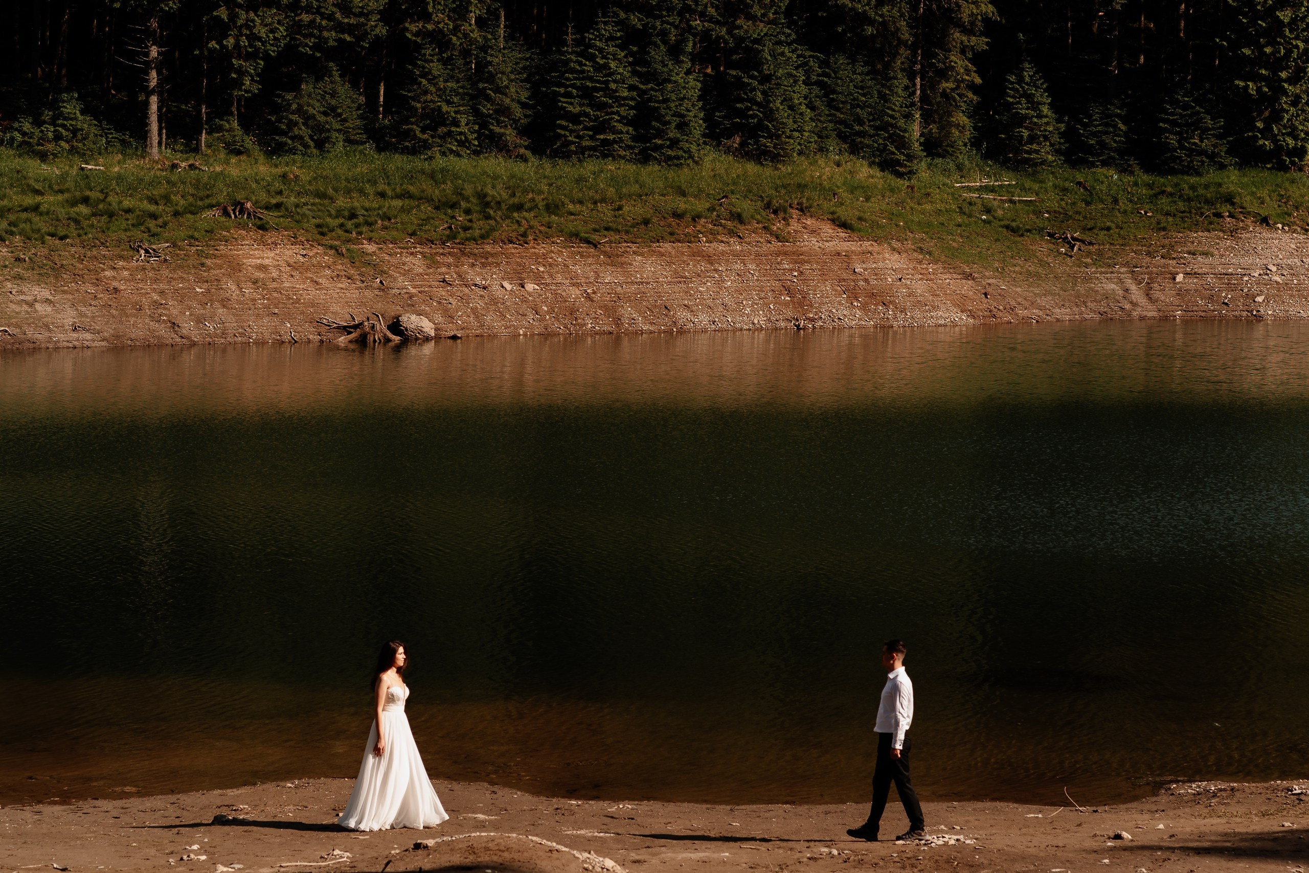 Trash the Dress la Lacul Bolboci  | Mihai Popa Fotograf. Fotograf Nuntă & Botez București - Mihai Popa | Dincolo de oameni, imortalizez emoții!