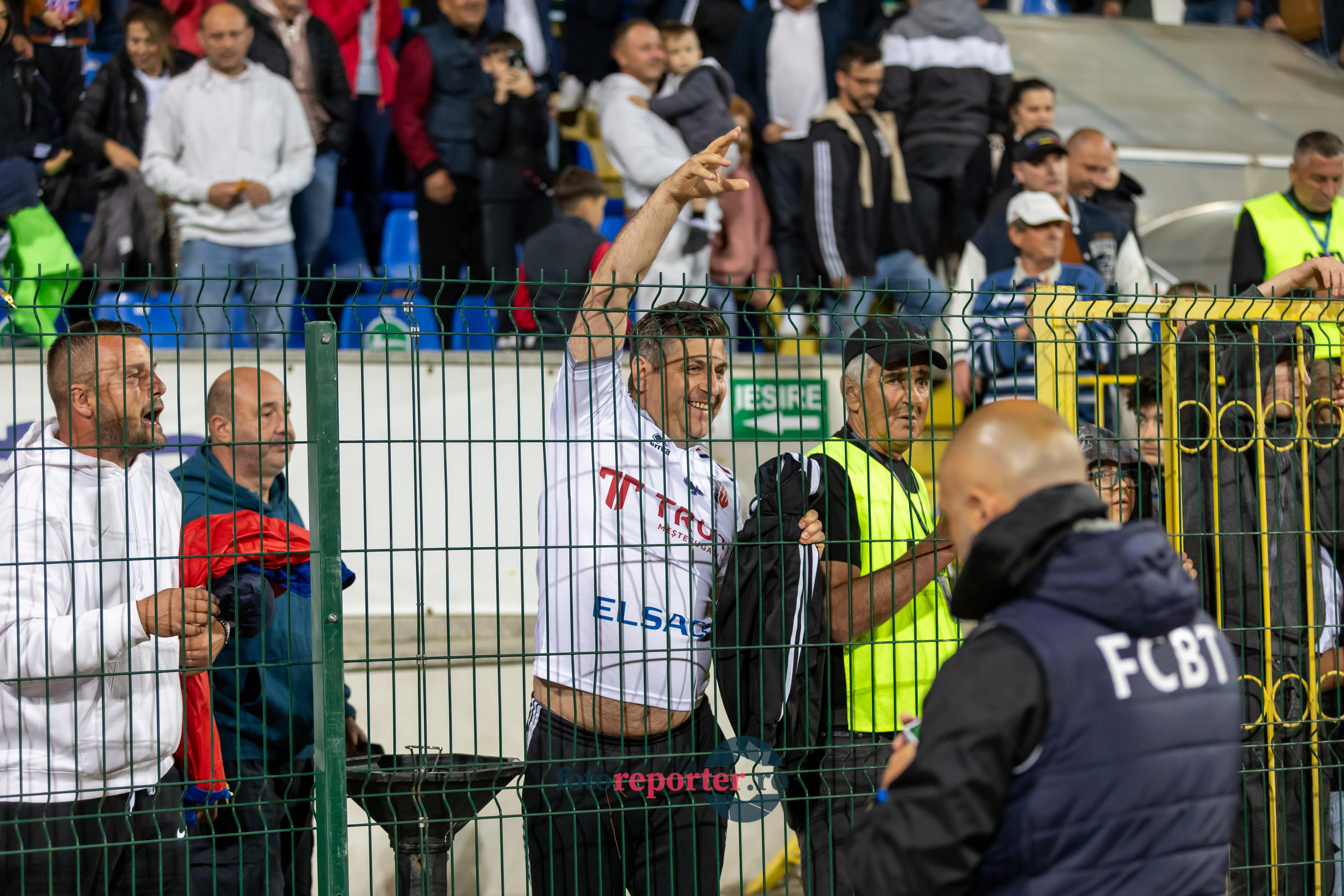 Galerie Foto: FC Botoșani vs. CS Mioveni - Pe 17 mai 2024, am fost martorii unei partide incredibile între FC Botoșani și CS Mioveni, în prima manșă a barajului pentru evitarea retrogradării. În fața unui stadion plin de emoție și speranță, echipa noastră a obținut o victorie importantă, cu un gol marcat de Aldair în minutul 93. 💪 *FC Botoșani 1-0 CS Mioveni*⚽️ Urmăriți momentele cheie ale meciului și bucuria suporterilor în această galerie foto! Pregătiți-vă pentru meciul de retur de pe 24 mai, când vom lupta din nou pentru a rămâne în prima ligă.#FCBotoșani #CSMioveni #BarajRetrogradare #ForzaBotoșani 