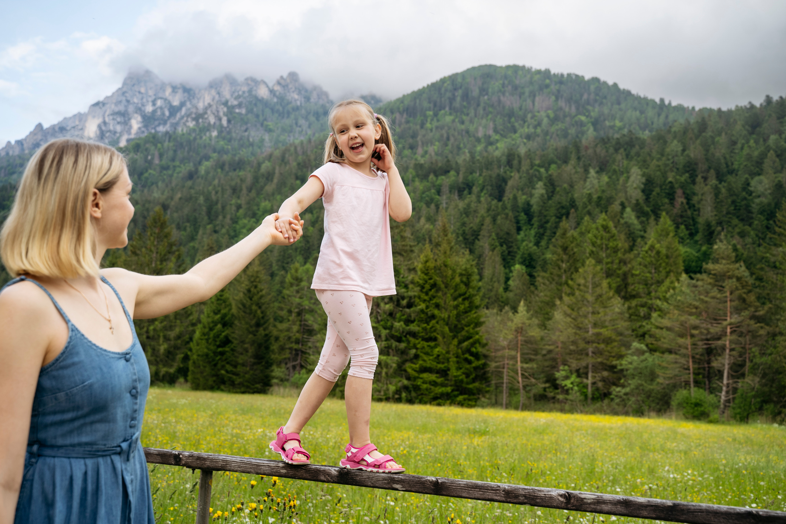 Margarita and Andrei with daughters. Nina Janeckova Photographer and Videographer in Bodensee Ravensburg