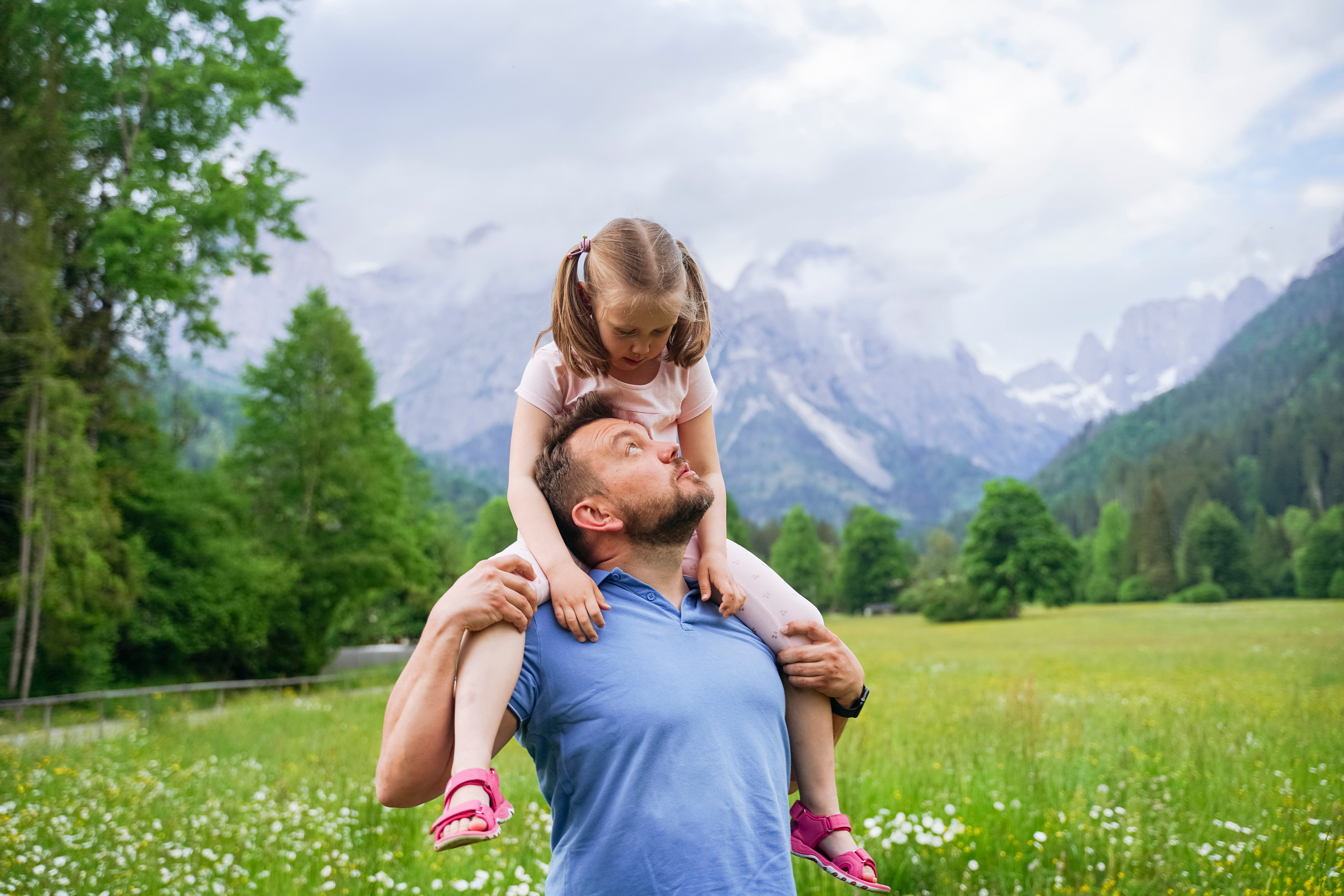 Margarita and Andrei with daughters. Nina Janeckova Photographer and Videographer in Bodensee Ravensburg