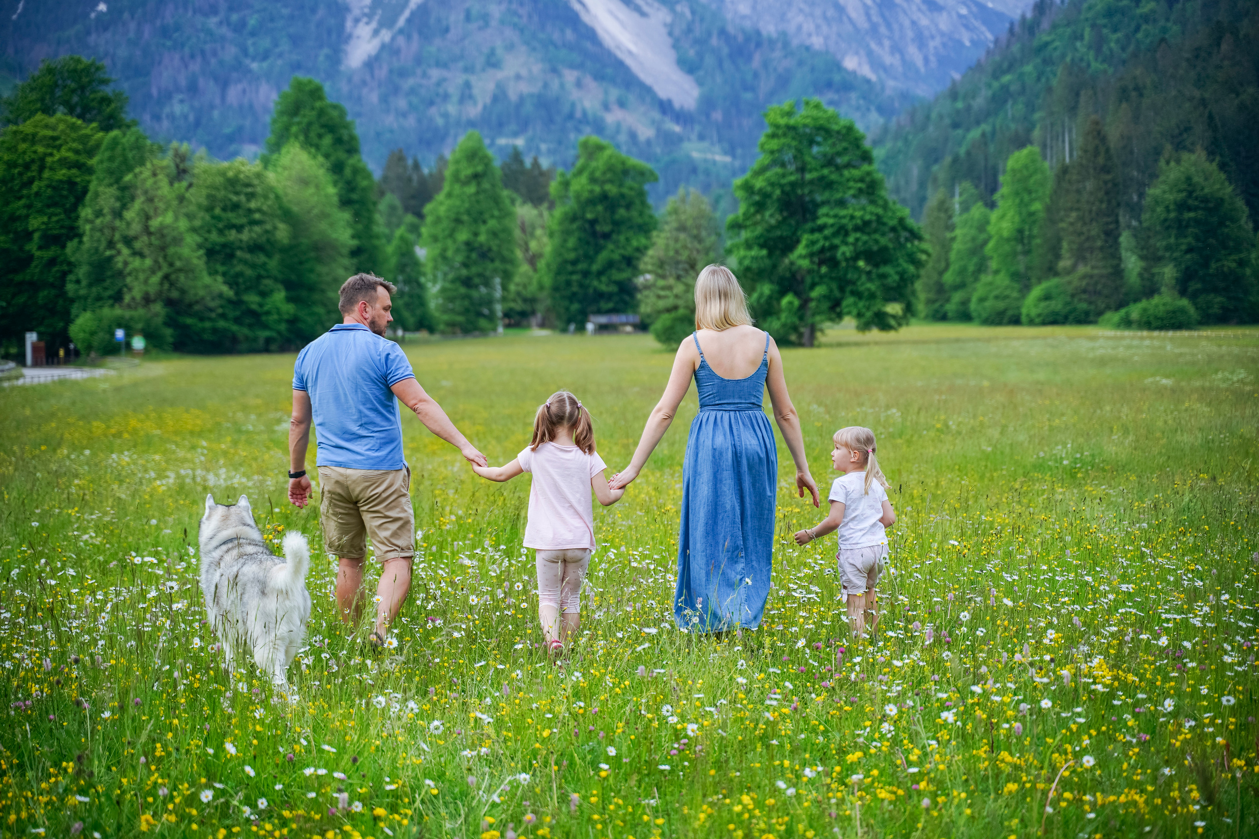 Margarita and Andrei with daughters. Nina Janeckova Photographer and Videographer in Bodensee Ravensburg
