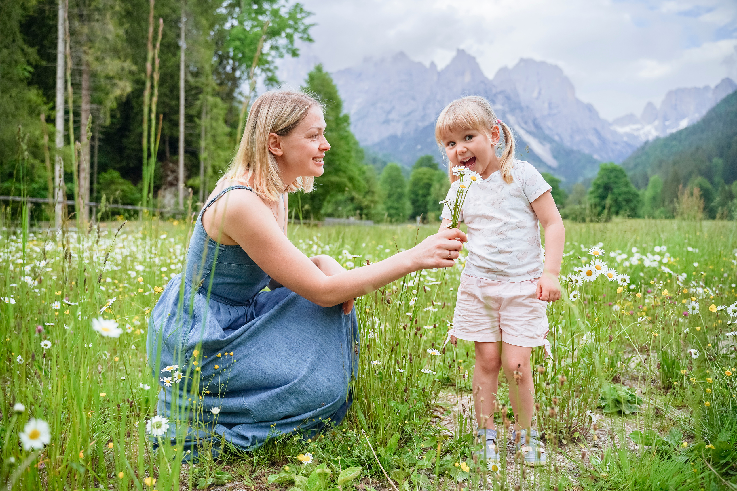 Margarita and Andrei with daughters. Nina Janeckova Photographer and Videographer in Bodensee Ravensburg
