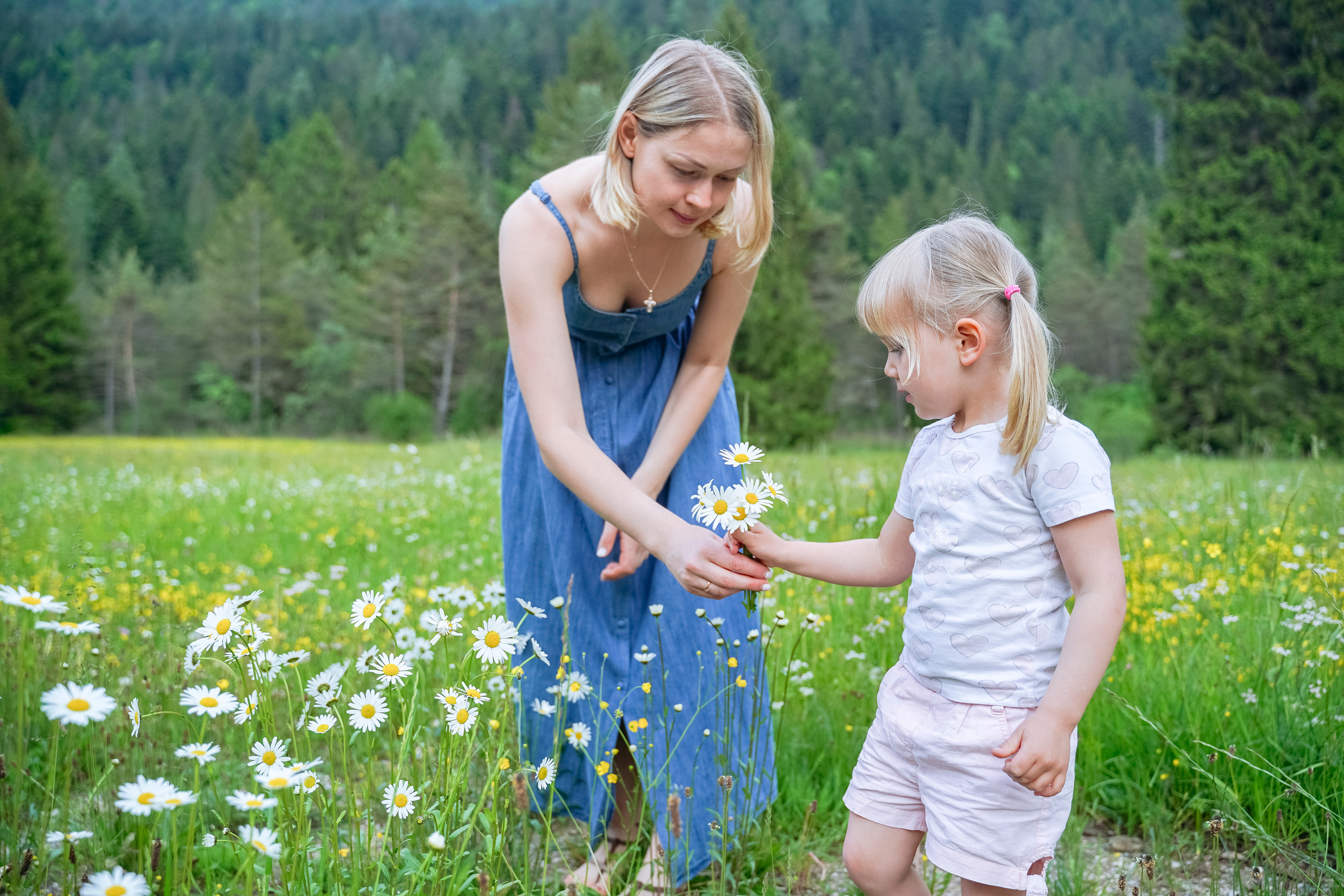 Margarita and Andrei with daughters. Nina Janeckova Photographer and Videographer in Bodensee Ravensburg