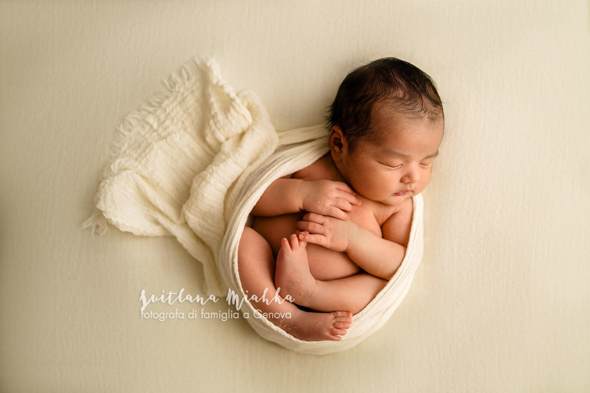 Newborn. Svitlana Miahka fotografa a Genova