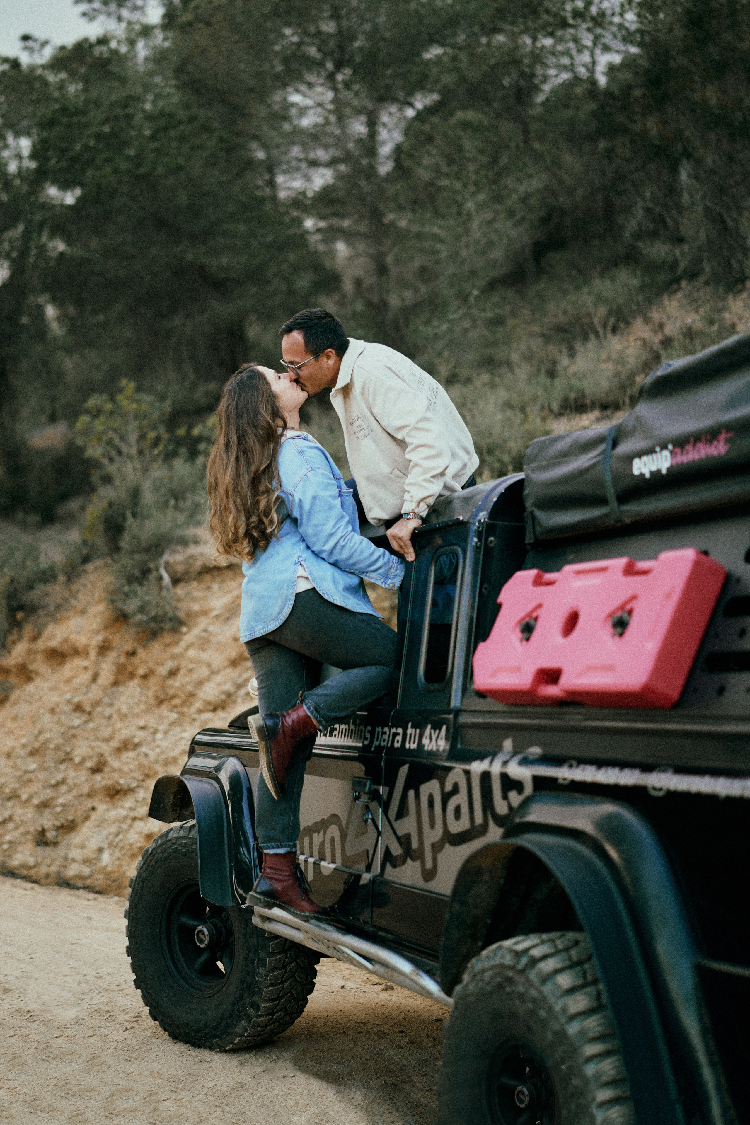 Луис и Лена. Машина. Фотограф в Барселоне Жанна Захарченко