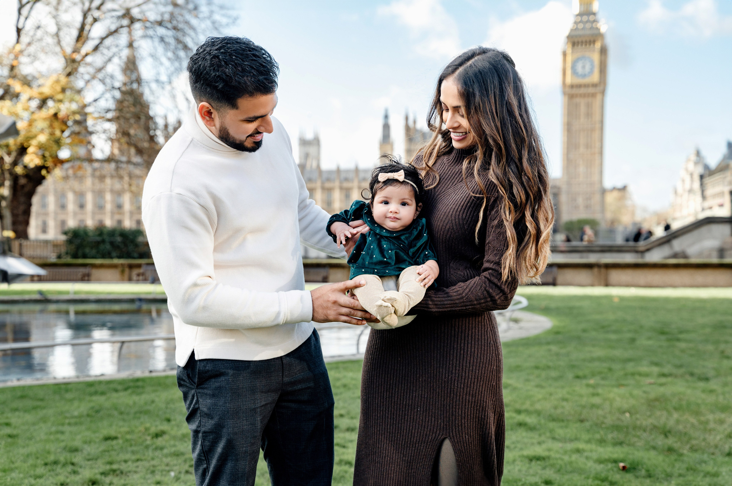 Westminster Kevin&Trisha with baby. FAMILY AND WEDDING PHOTOGRAPHER IN LONDON MARINA RIVA