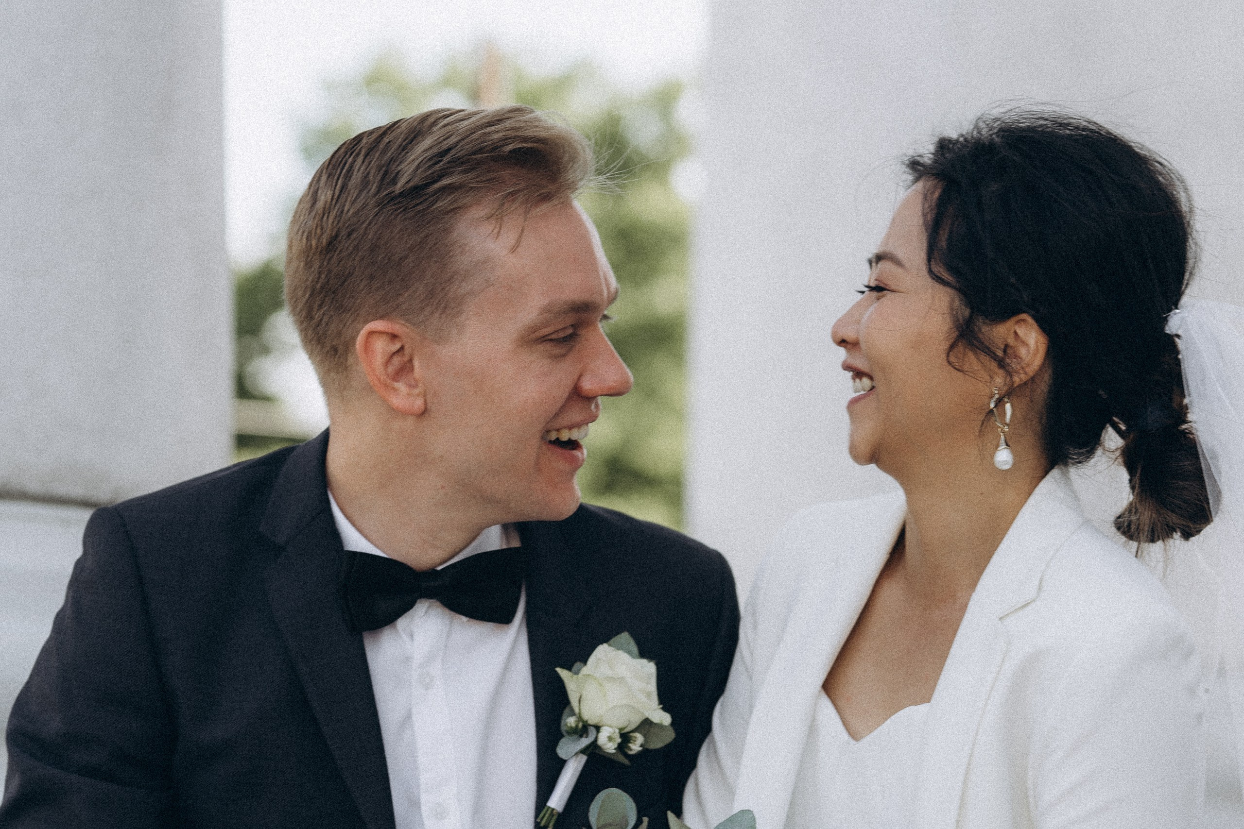 City wedding. Wedding and portrait photographer in Helsinki Vickan O